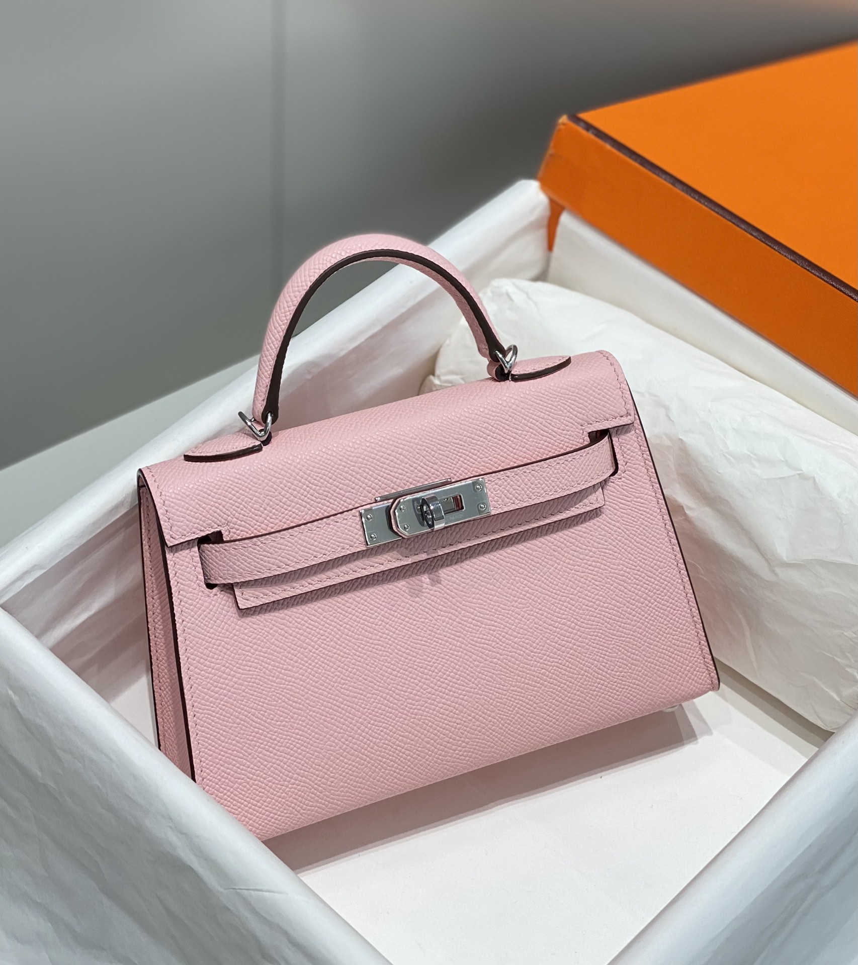 HERMES エルメス ミニ ケリー（Mini Kelly）​ 限定カラー：3Qピンク - 永遠のラブストーリーを刻む一着