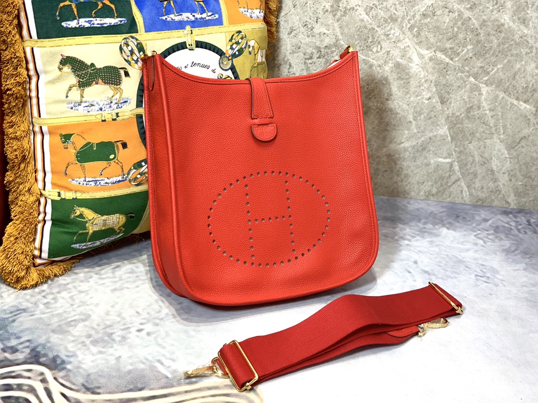 HERMES エルメス エヴリーヌ 29（Evelyne 29）​ 赤い　プチプラ最強の日常使いバッグ