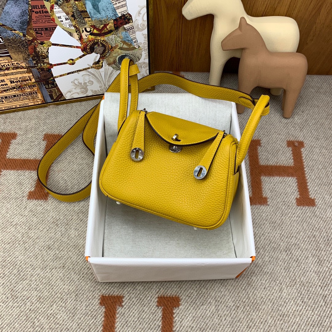 HERMES エルメス ミニリンディ19（Mini Lindy 19）​ クレメンスレザー アンバーサンシャイン デュアルストラップ エディション