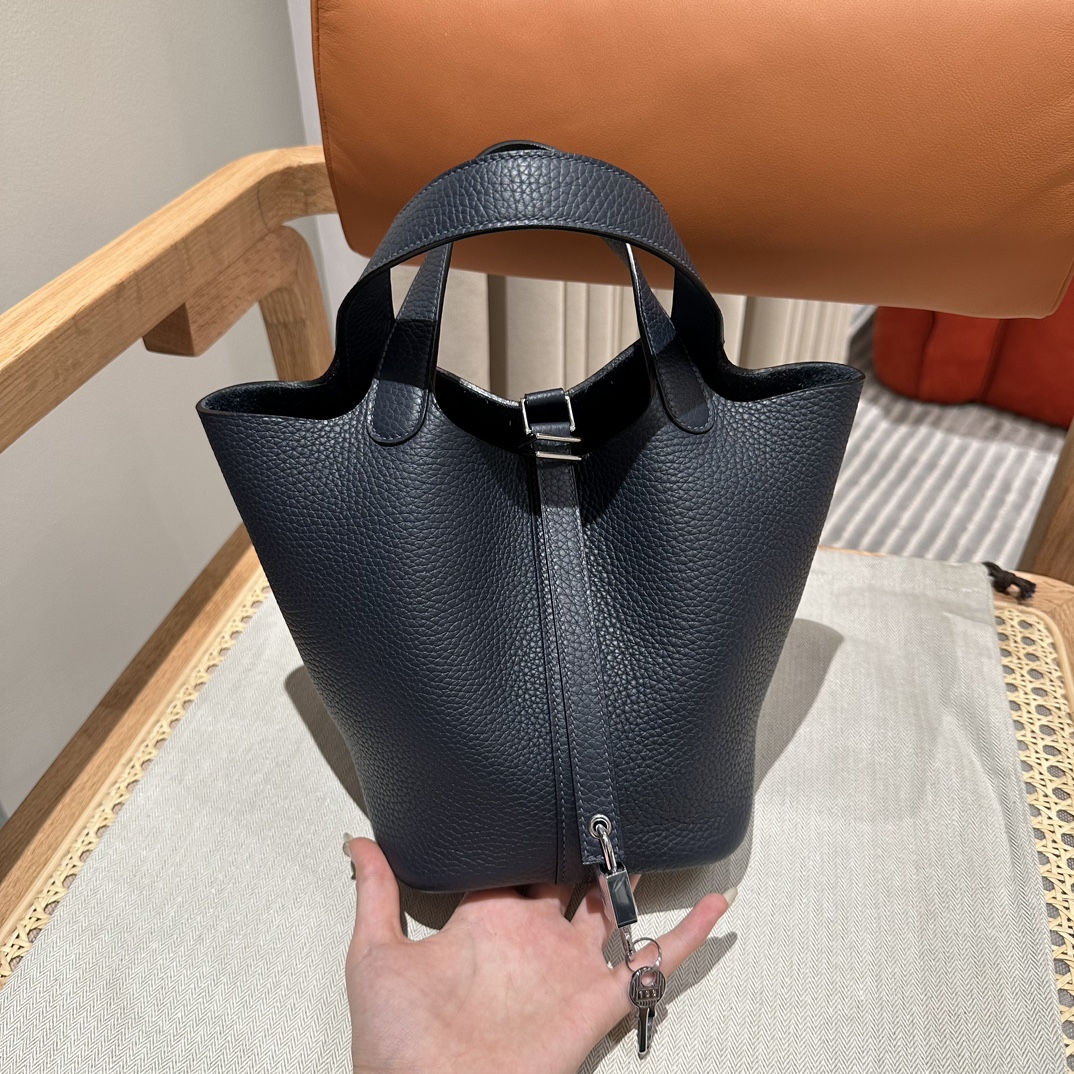 **エルメス ピコタン ロック 18cm （ミッドナイトブルー・TCレザー・シルバーハードウェア）​**