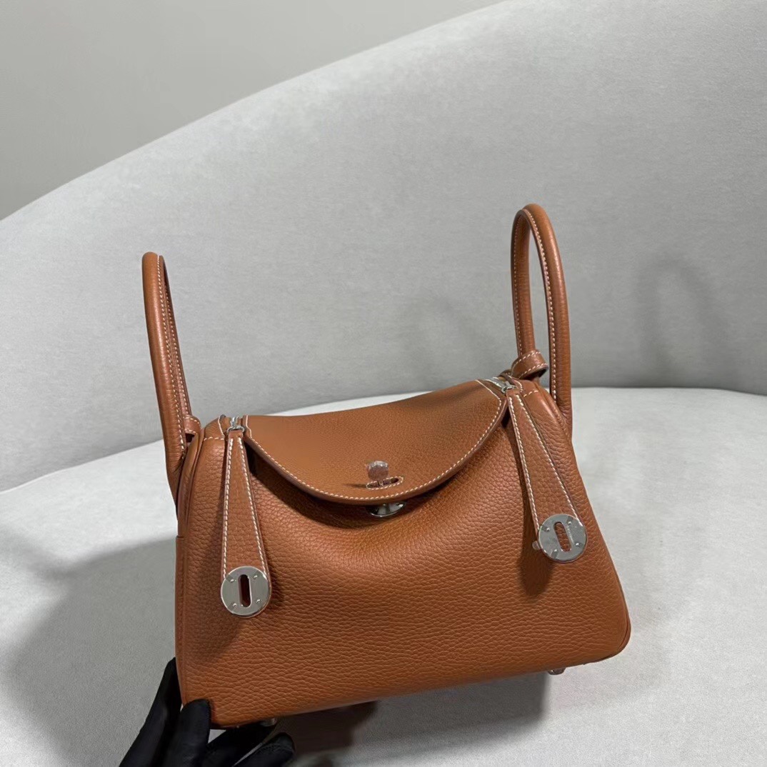 Hermes Lindy 26cm（クレマンスTCレザー／ゴールド金棕 シルバーハードウェア）
