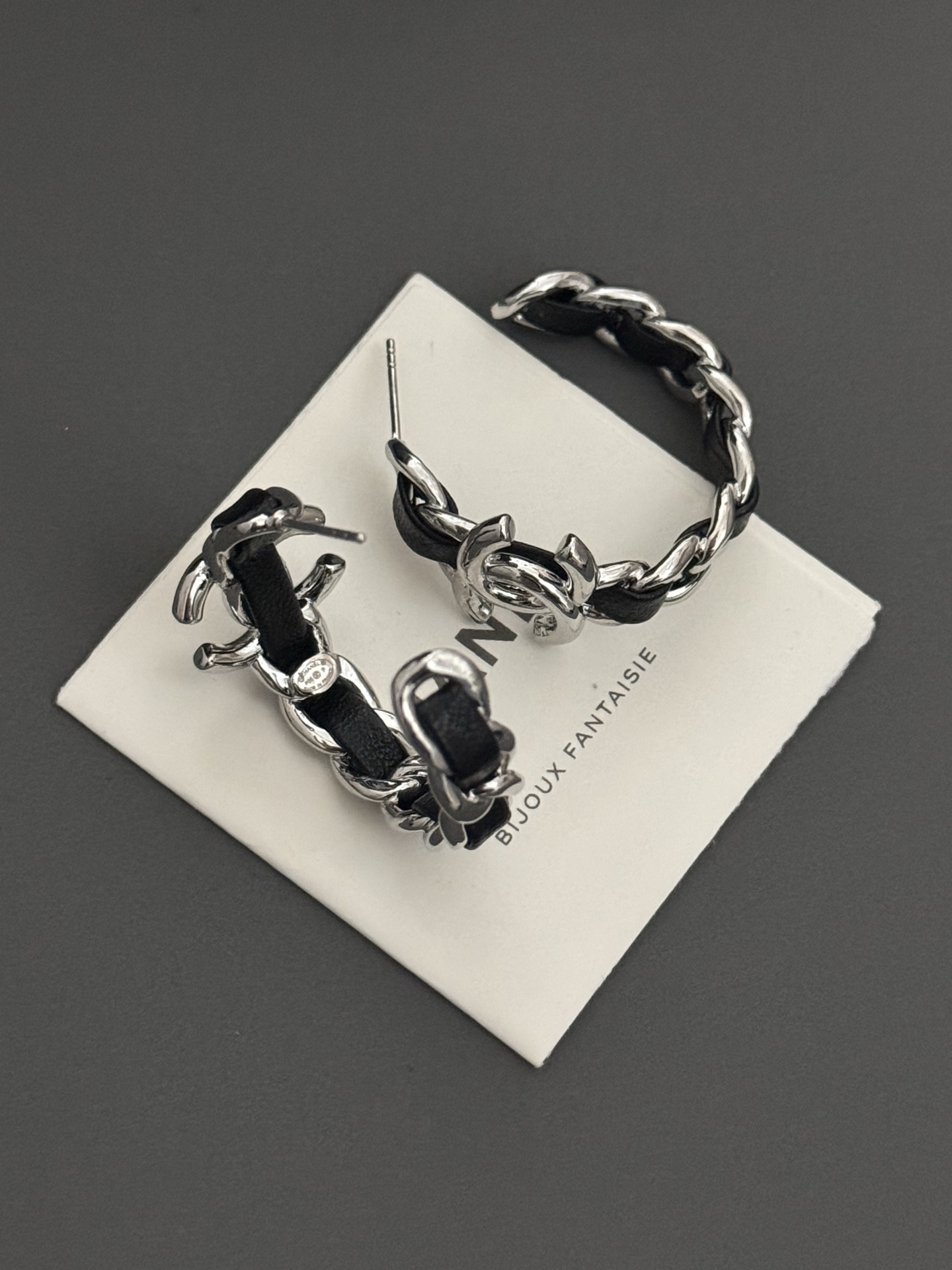 【CHANEL】フープ ピアス ココマーク レザー 大人可愛い ロゴ