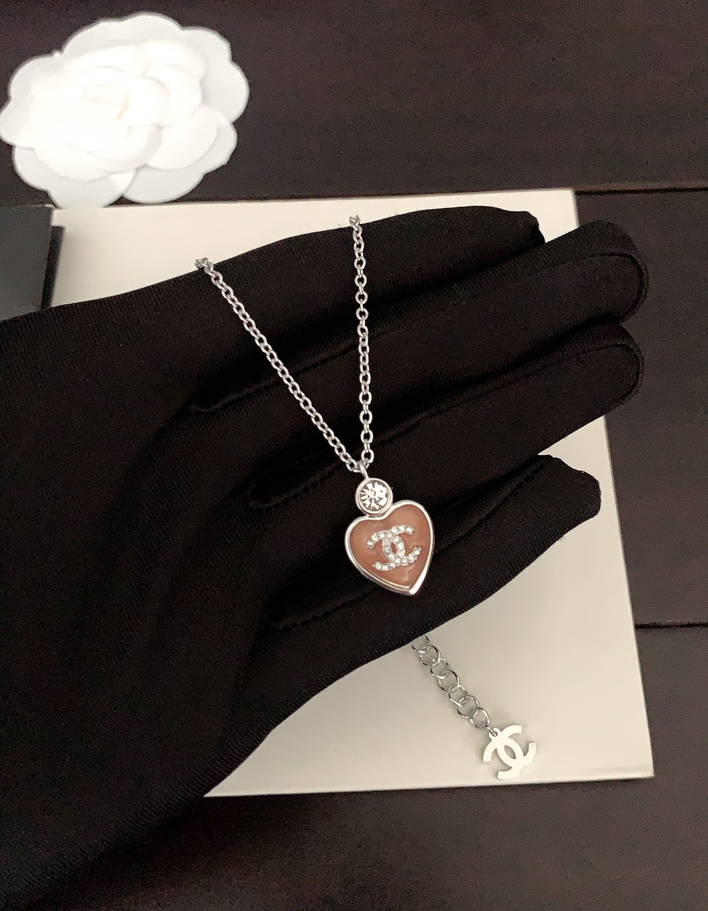 ハートチャームが可愛い♪【CHANEL】25P CCロゴ ネックレス