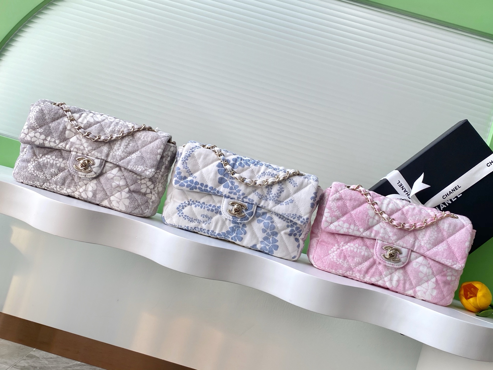 シャネル「春の桜色×夏の青2025限定ビーチバッグ発売！ 柔らかなカラーと