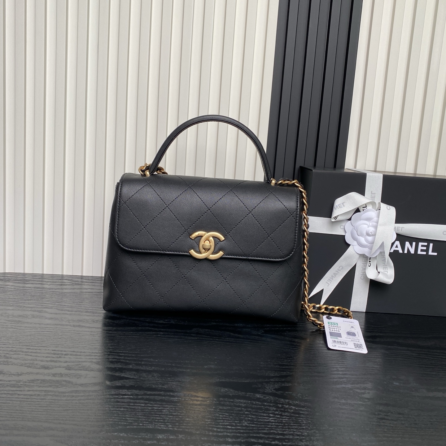 CHANEL 25S 春夏コレクション　ハンドルチェーン口蓋バッグ