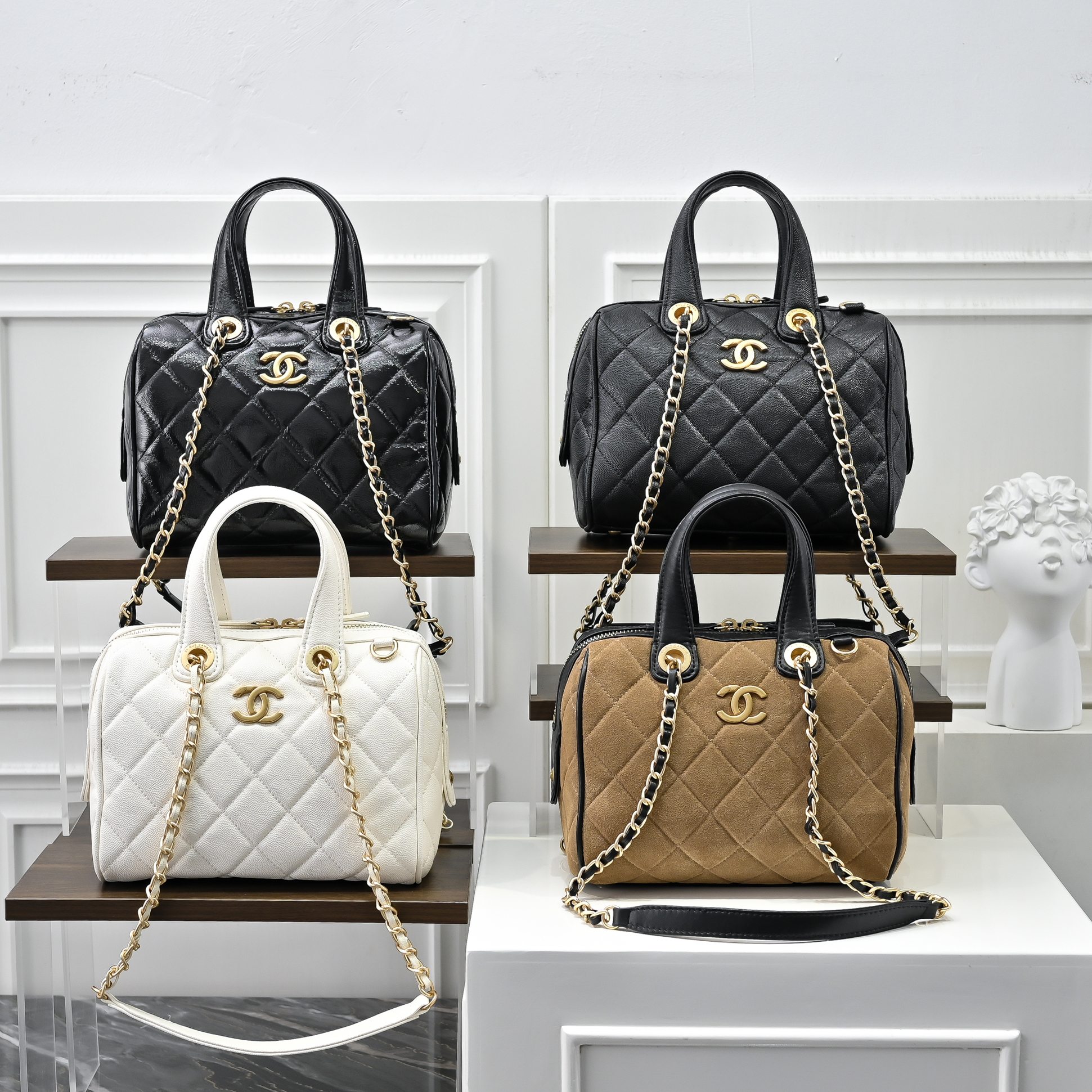 シャネル 高級ハンドメイドMaxiボウリングバッグ 球模様レザー×ゴールドアクセント 17×21×13cm 中古テイスト×モダン機能美