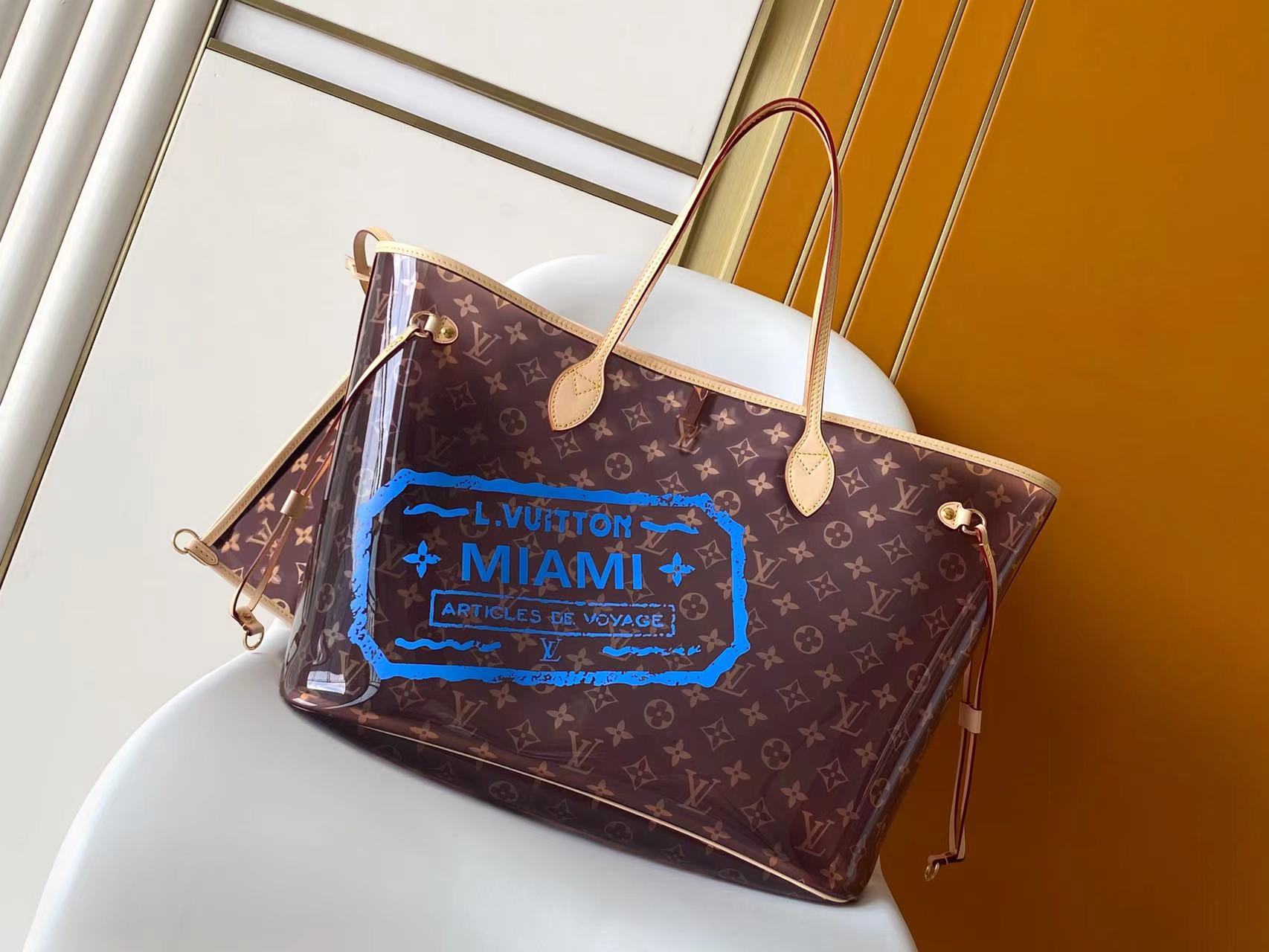 「ルイ・ヴィトン NEVERFULL 大号トートバッグ：モノグラム帆布と可変式ストラップで永遠の実用性を