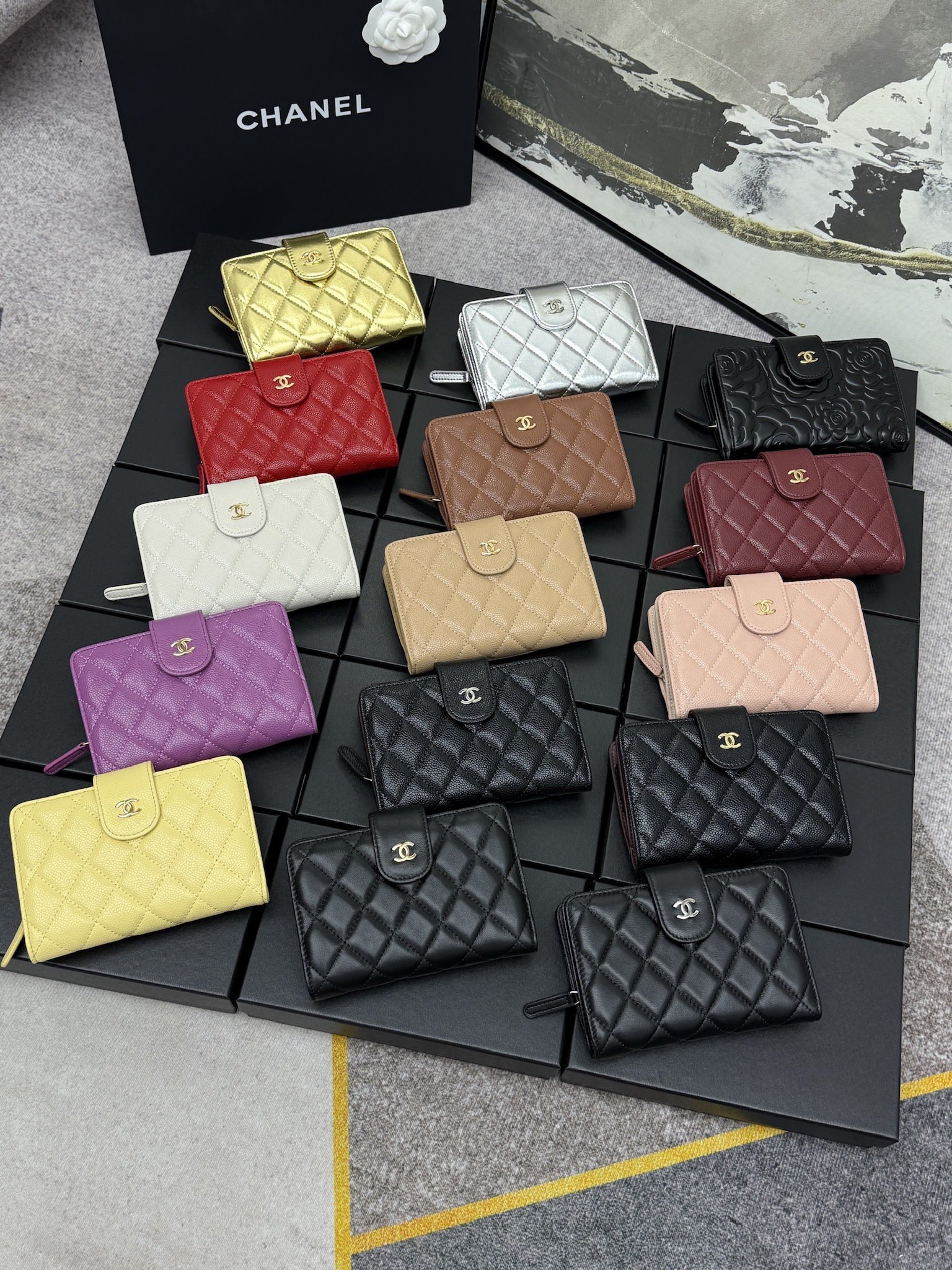 Chanel レザー財布 2621 | 菱格刺繍デザイン＆10カードポケット 機能性と高級感を兼ね備えたコンパクトデザイン
