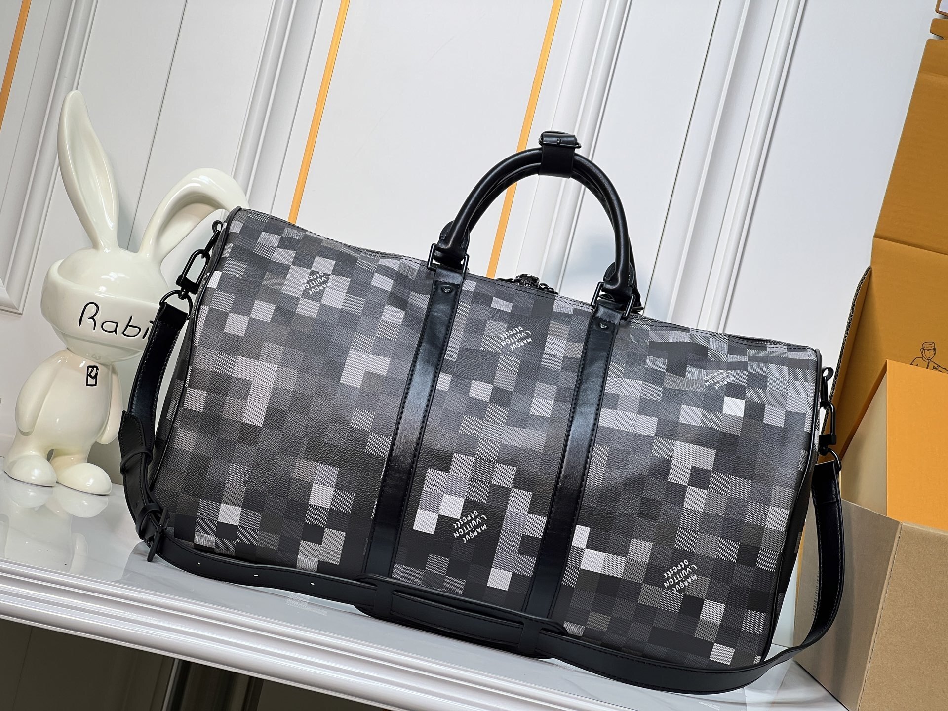 ルイ・ヴィトン Keepall Bandoulière 50（モノグラムマカッサール帆布仕様）​​ ​​鮮やかなカ