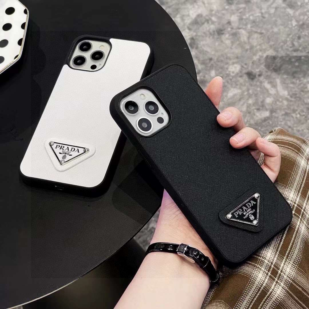🎁 ​​【PRADAiPhone携帯ケース 】2025年秋冬新作「オーセンティックコレクション」スマホケース