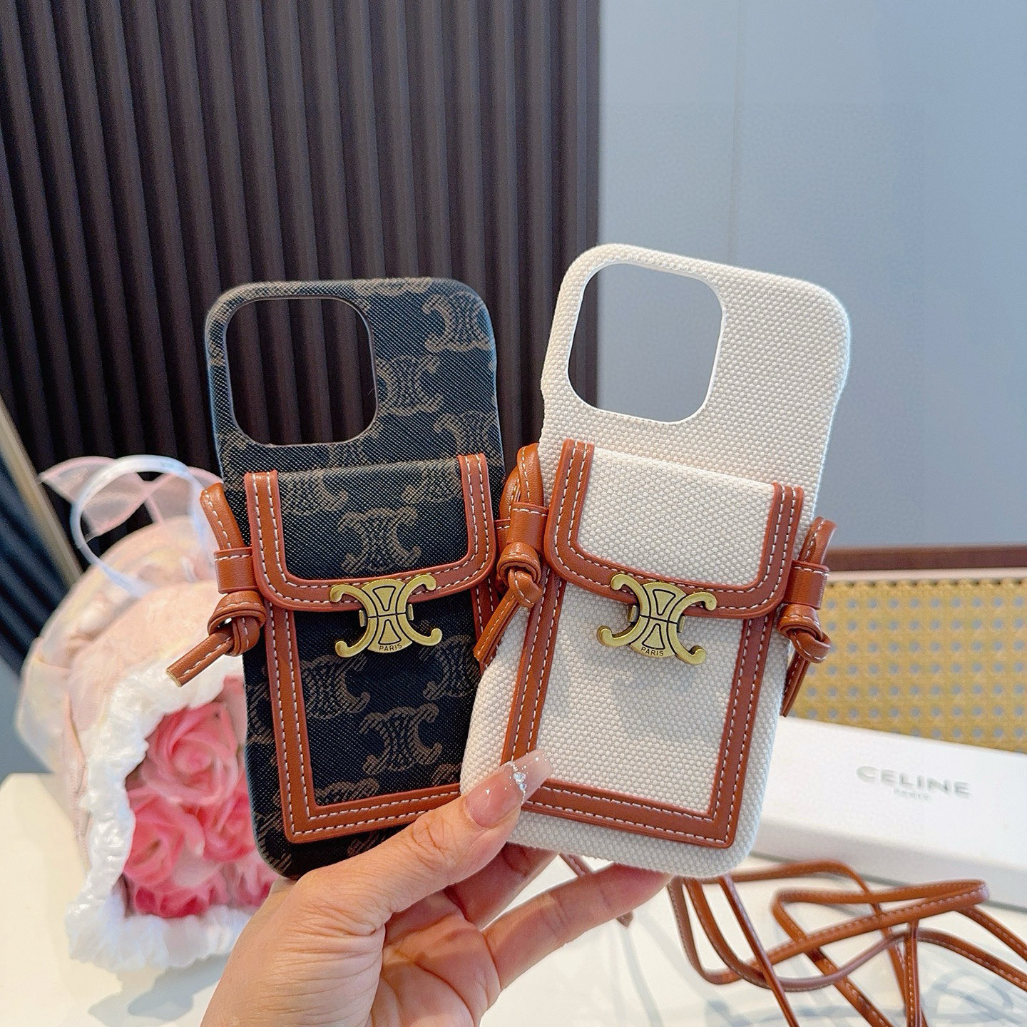 🎁 ​​【セリーヌ】2025年秋冬新作「メトロポリタンコレクション」スマホケース