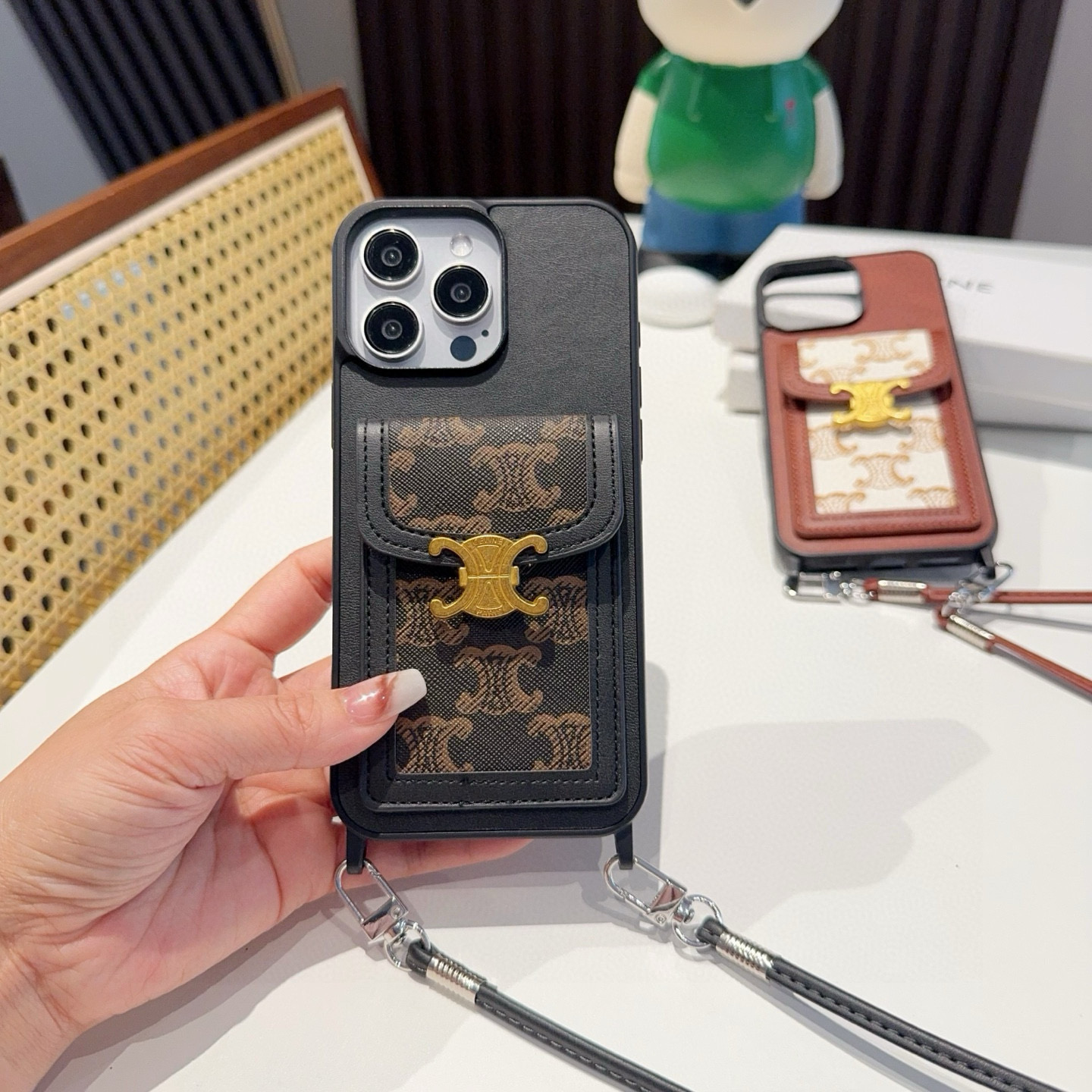 🎁 ​​【セリーヌiPhone携帯ケース 】2025年秋冬新作「メトロポリタンコレクション」スマホケース