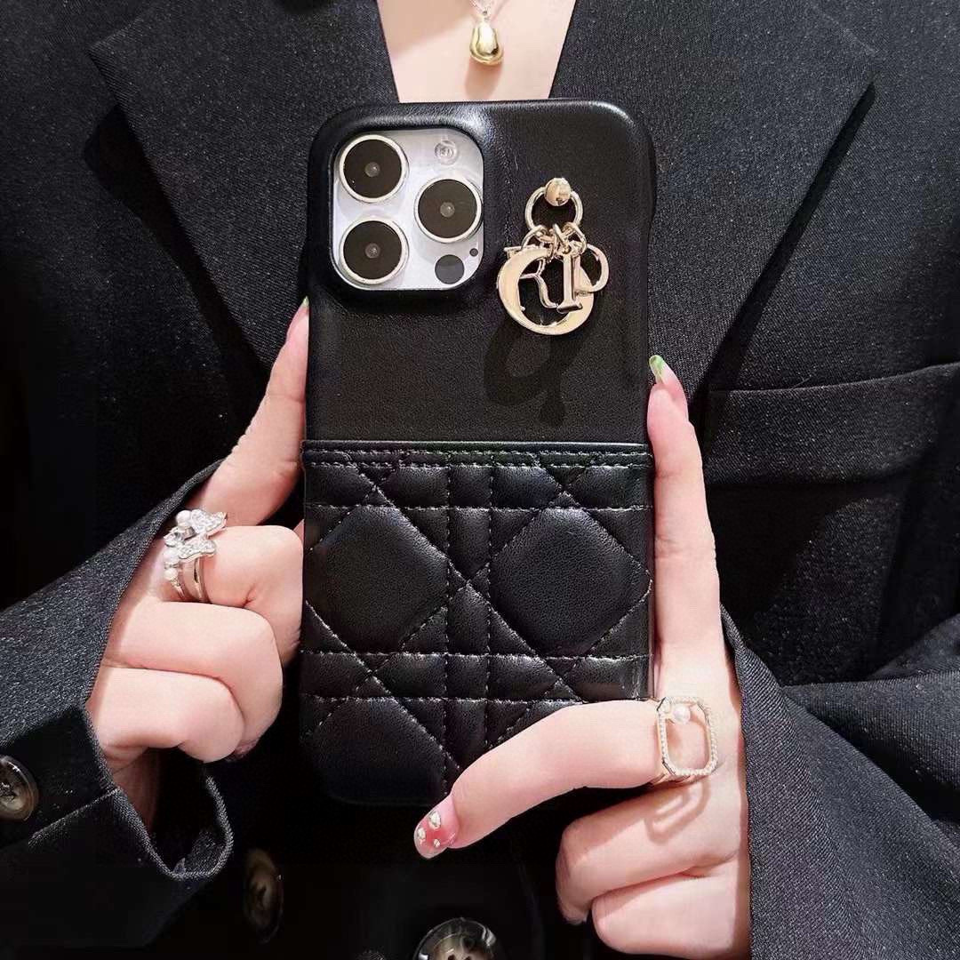 【Dior公式】ダイヤモンドカットメタルチェーン付き1:1公式再現フルカバースマホケース