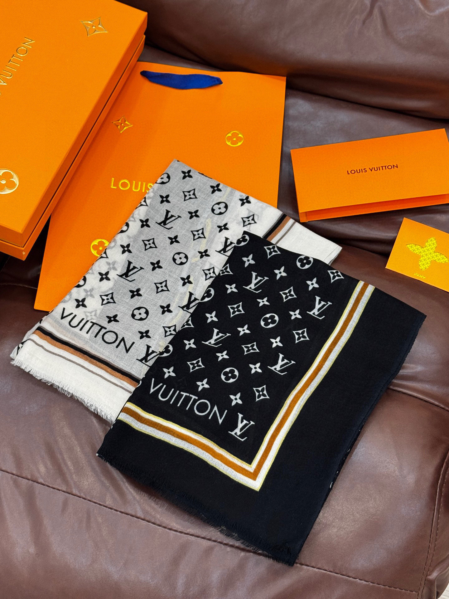 LOUIS VUITTON 公式2025年限定「モノグラム・オートクチュール」ウールスカーフ