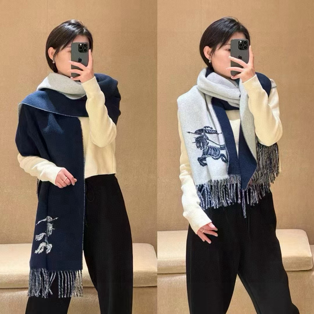 【BURBERRY公式】2025秋冬限定「ダブルカラー・ジャカード・ウイング」ダブルフェイスウールスカーフ  40×180cm／100%スコットランド産ダブルメリノウール／極上の両面ジャカード織り​**