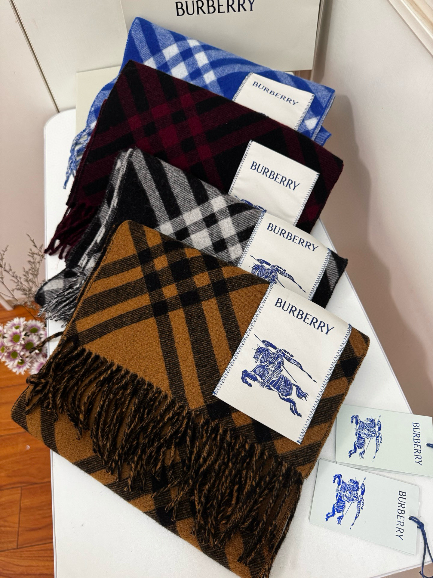 BURBERRY公式】2025秋冬限定「スコットランド・チェック・フローリング」ダブルフェイスウールスカーフ  30×168cm（流苏付き）／100%スコットランド産メリノウール／伝統工芸×モダンデザイン​**