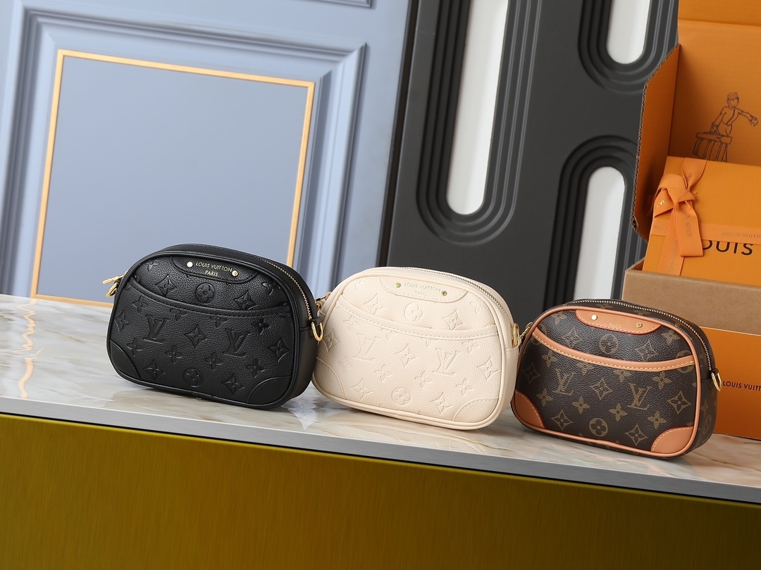 LVティニーカメラバッグ｜モノグラムエンプリントYsシリーズ×メタルアクセントのデイ＆ナイト対応バッグ