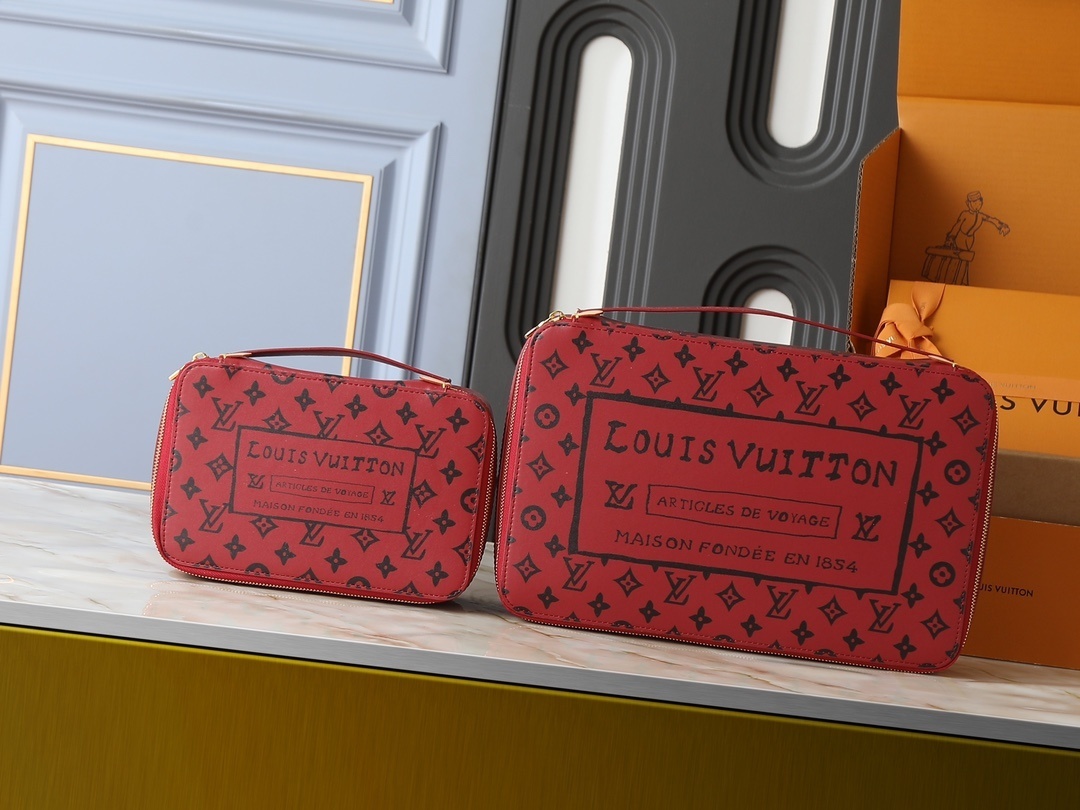 LVワインレッドジュエリーボックス｜モノグラム×古典的貝殻の美意識が織りなす旅用収納アイテム