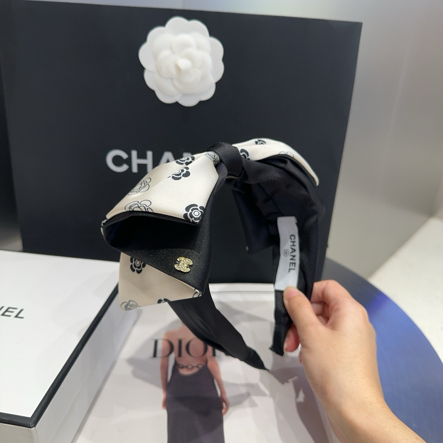 シャネル最新作「リトル・ラブリー」ヘアバンド：名媛風デザインで小仙女必見