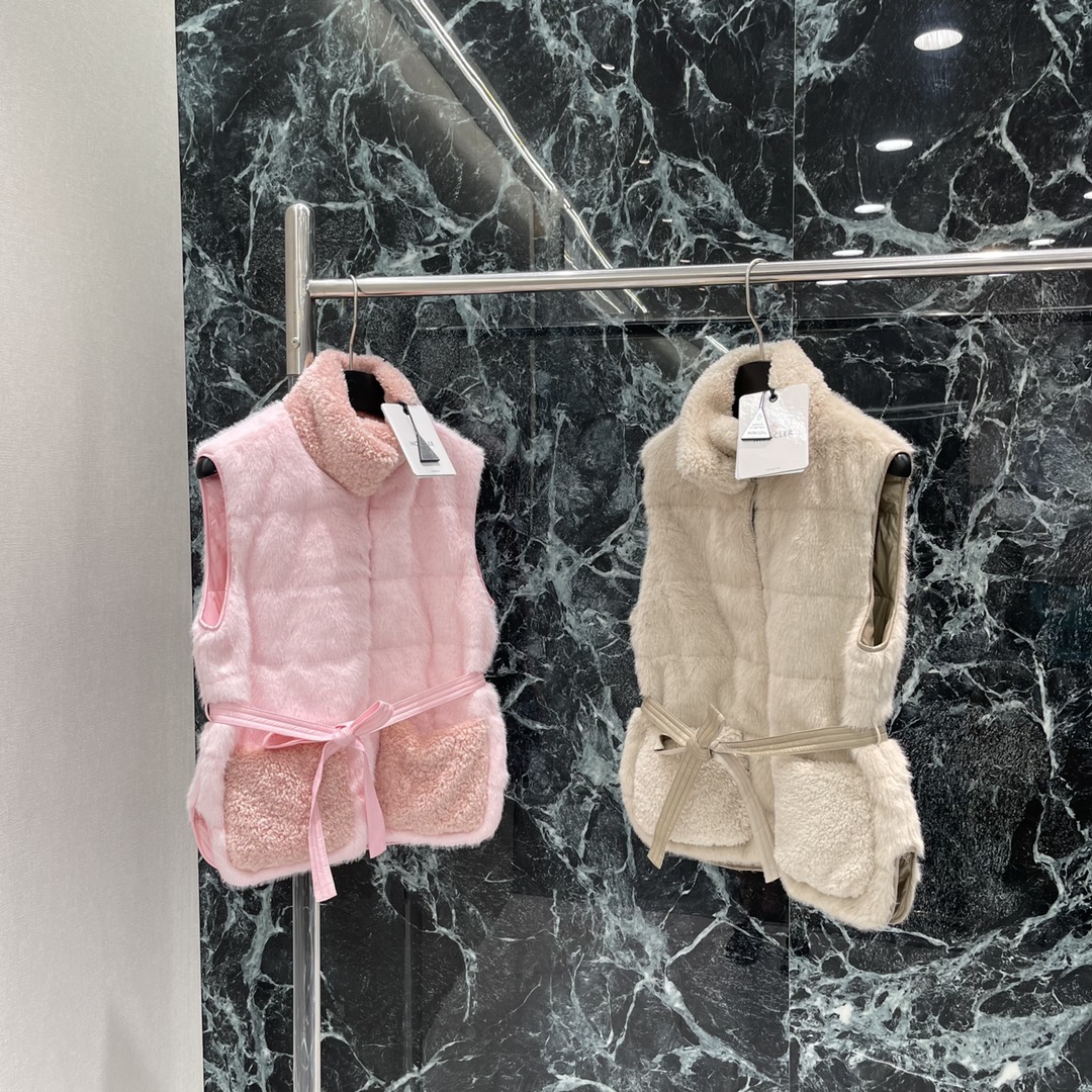 モンクレール 25早秋新作 ボア仕様ダウンベスト​​ ​​【ふわふわボア×ダブルウェイ可能なスタイリッシュデザイン】