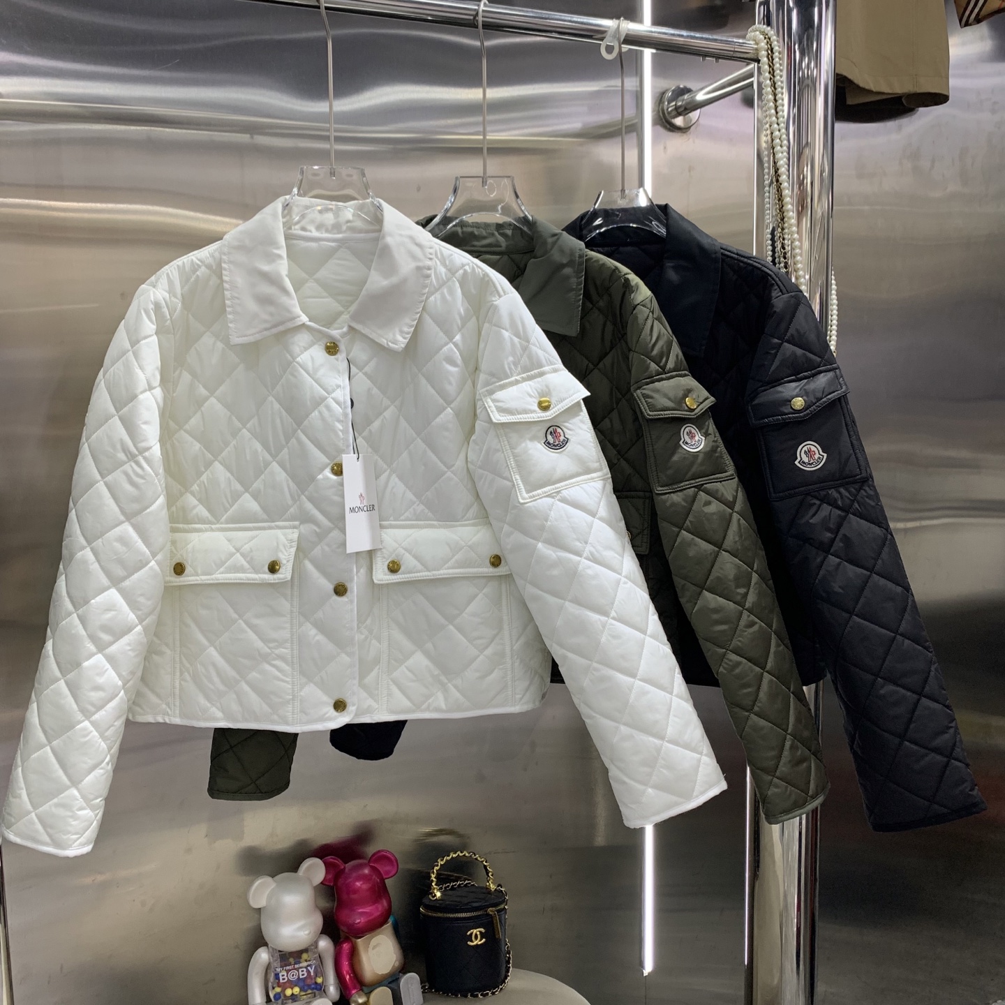 モンクレール 秋冬新作 ダイヤモンド模様キルティング中綿ショートジャケット | フリルカラー×ダブルポケット、イギリス風ベーシックデザイン、軽量保温性