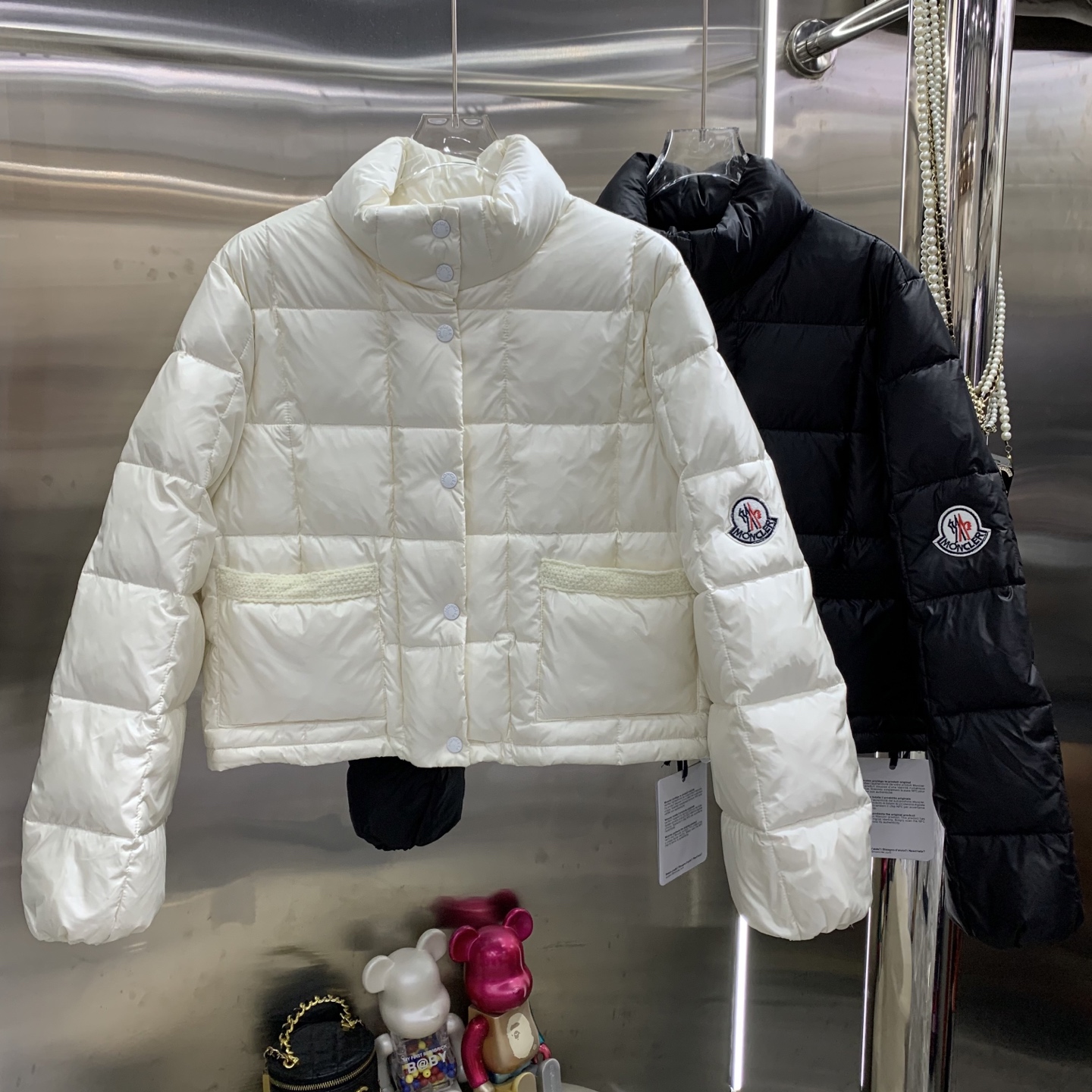 【90%白ダウン充填・防風防水】モンクレール秋冬新作ショートダウンジャケット ～スリムシルエットで身長比例アップ！3色展開＆SMLサイズ～