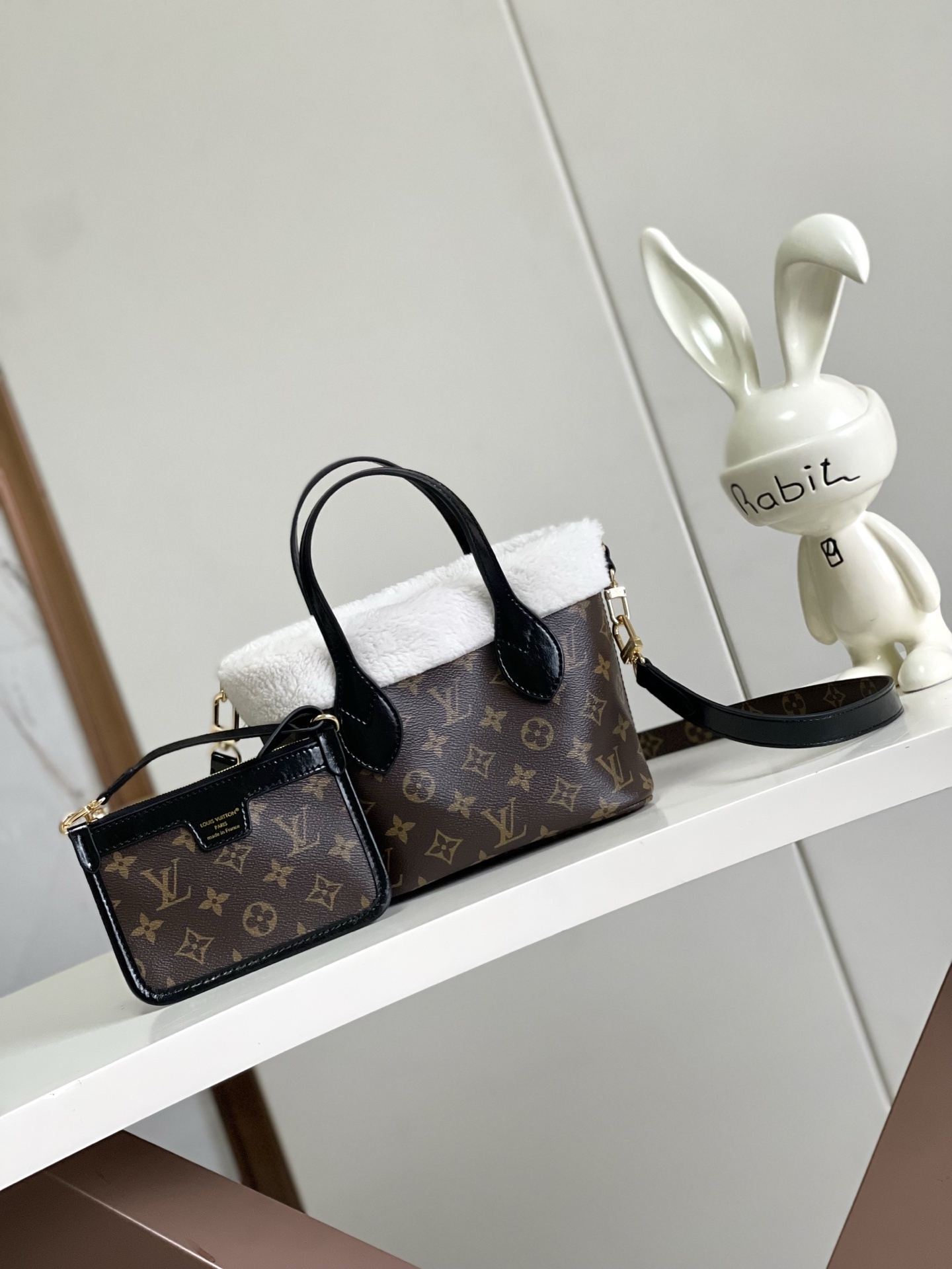 ルイ・ヴィトン「ネバーフル バンドゥリエア インサイドアウト BB」手袋（LV Skiシリーズ） モノグラム帆布×ウールレザー装飾 / テディグラムロゴ入り / 半鋼製メタルパーツ & 163c01チップ搭載*