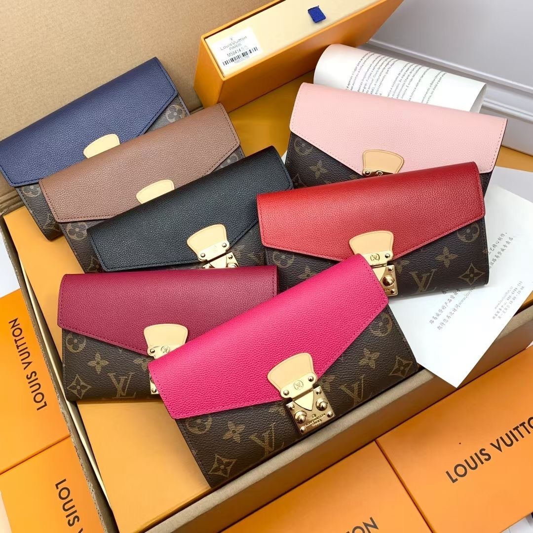 LV パラス財布 （モノグラム帆布使用 / 象徴的S字ロック装飾 / 機能美とエレガンスを両立した多目的財布）