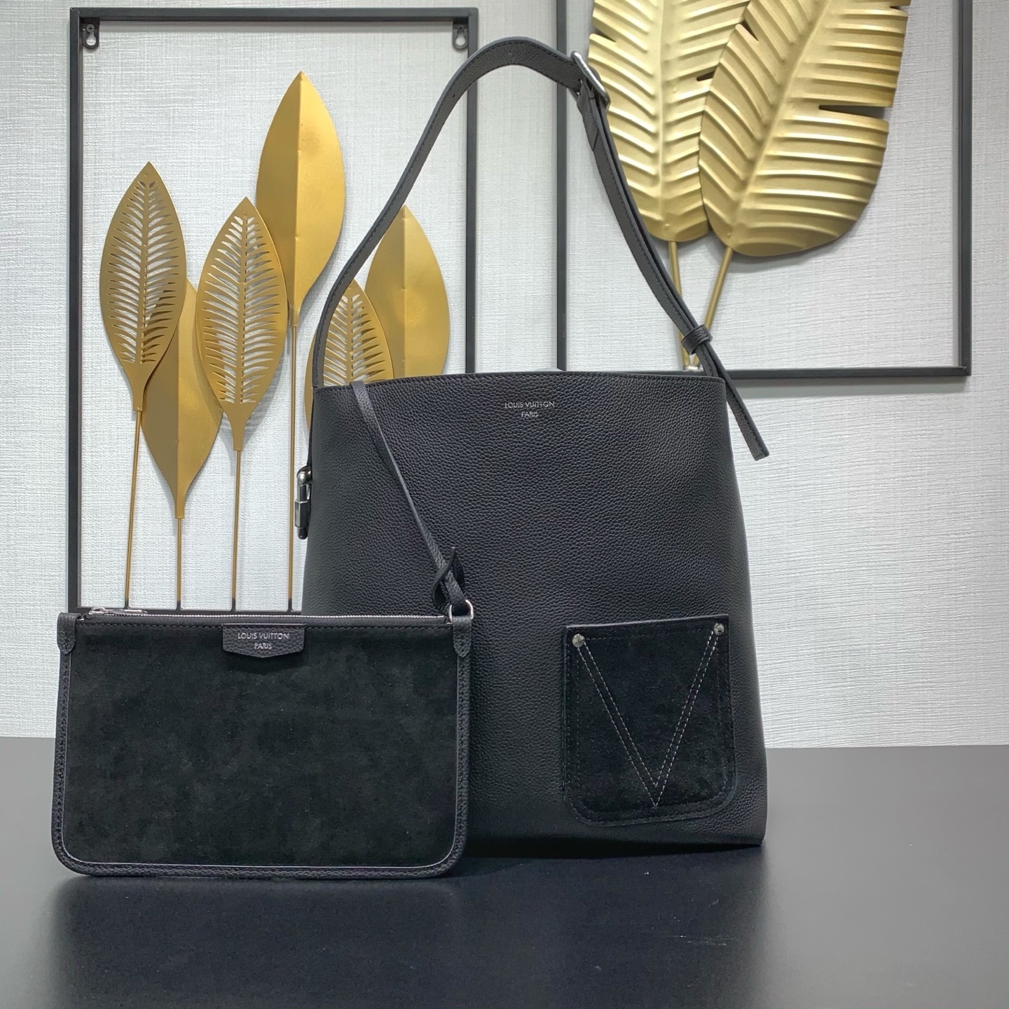 ルイ・ヴィトン（Louis Vuitton） ヴェルソ ホーボー ハンドバッグ｜LV Touch カーフレザーが生むトレンドと機能美の融合