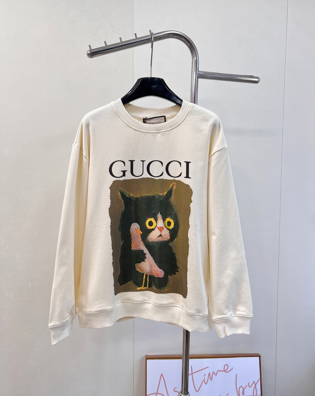 【GUCCI】早秋新作 油絵風猫プリントクルーネックスウェットシャツ｜減齢アカデミー必須アイテム