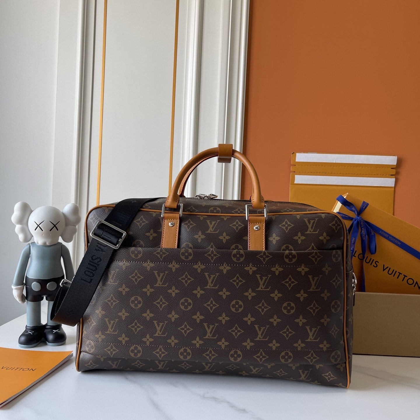 【LOUIS VUITTON（ルイ・ヴィトン）Weekender トラベルバッグ】 —— 旅の相棒に最適な「俊朗デザイン」と「機能美」の融合 ——