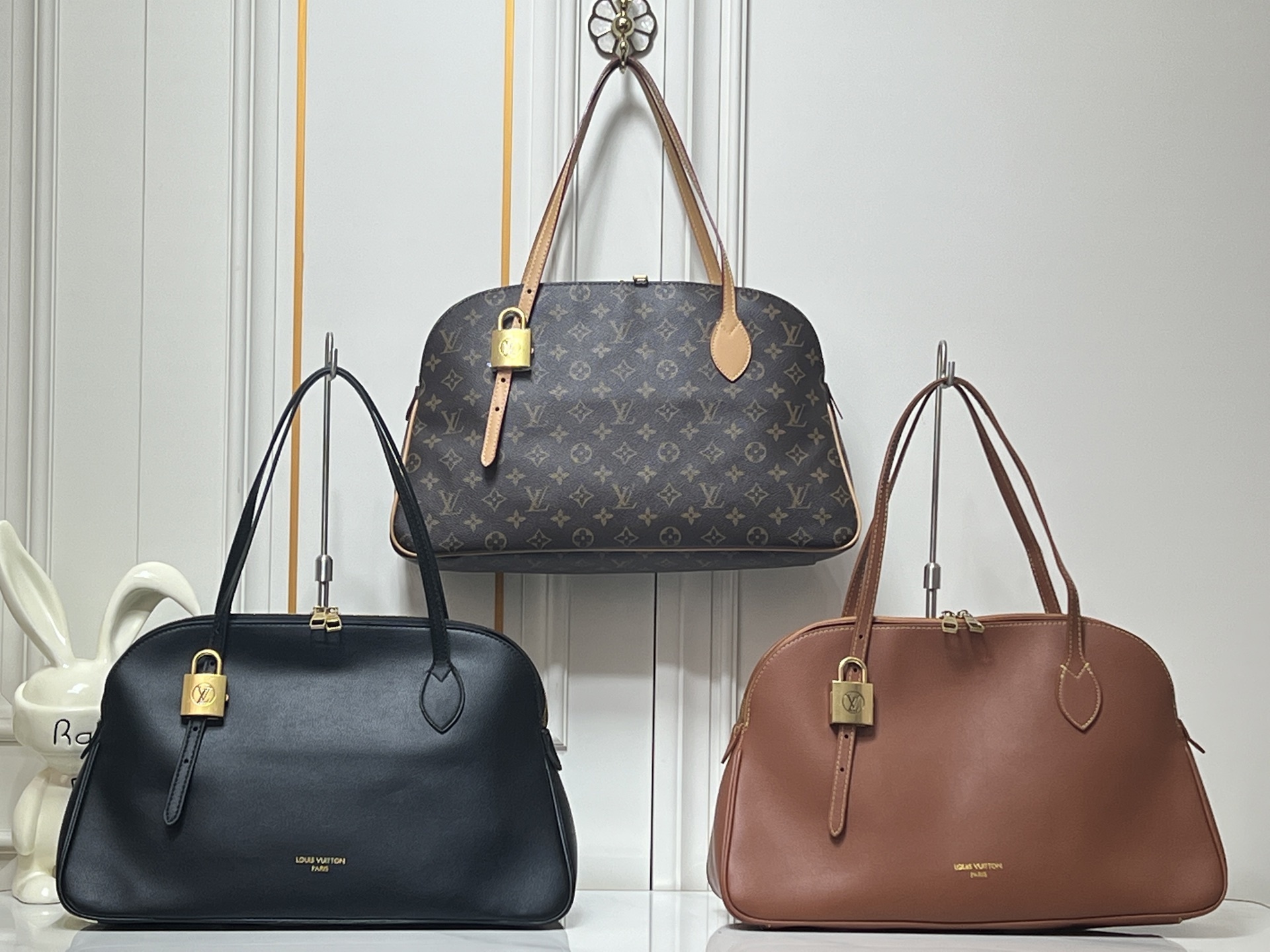 【LOUIS VUITTON（ルイ・ヴィトン）Low Key シリーズ ダブルレイヤーハンドバッグ】 —— 2000年代初の「Alma Horizontal」に着想を得た「機能美とレトロ感の融合」——