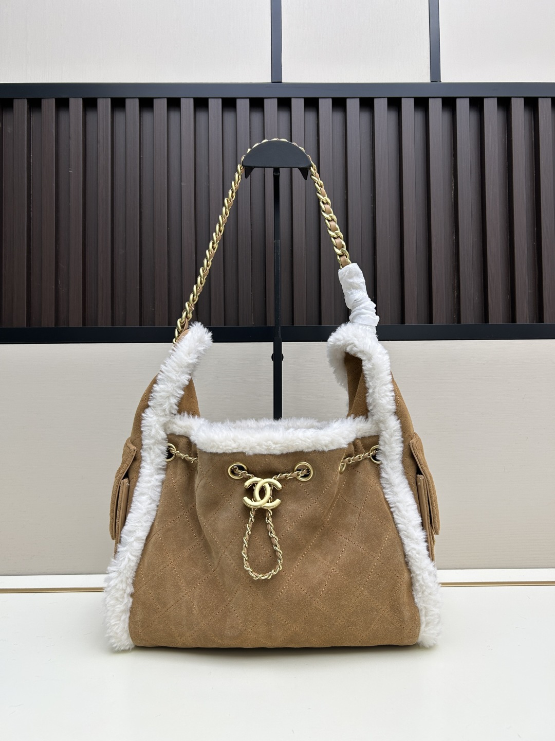 シャネル 25S ホーボー スモール｜キャビア型押しの繊細な質感｜日常使いに最適な絶品サイズ