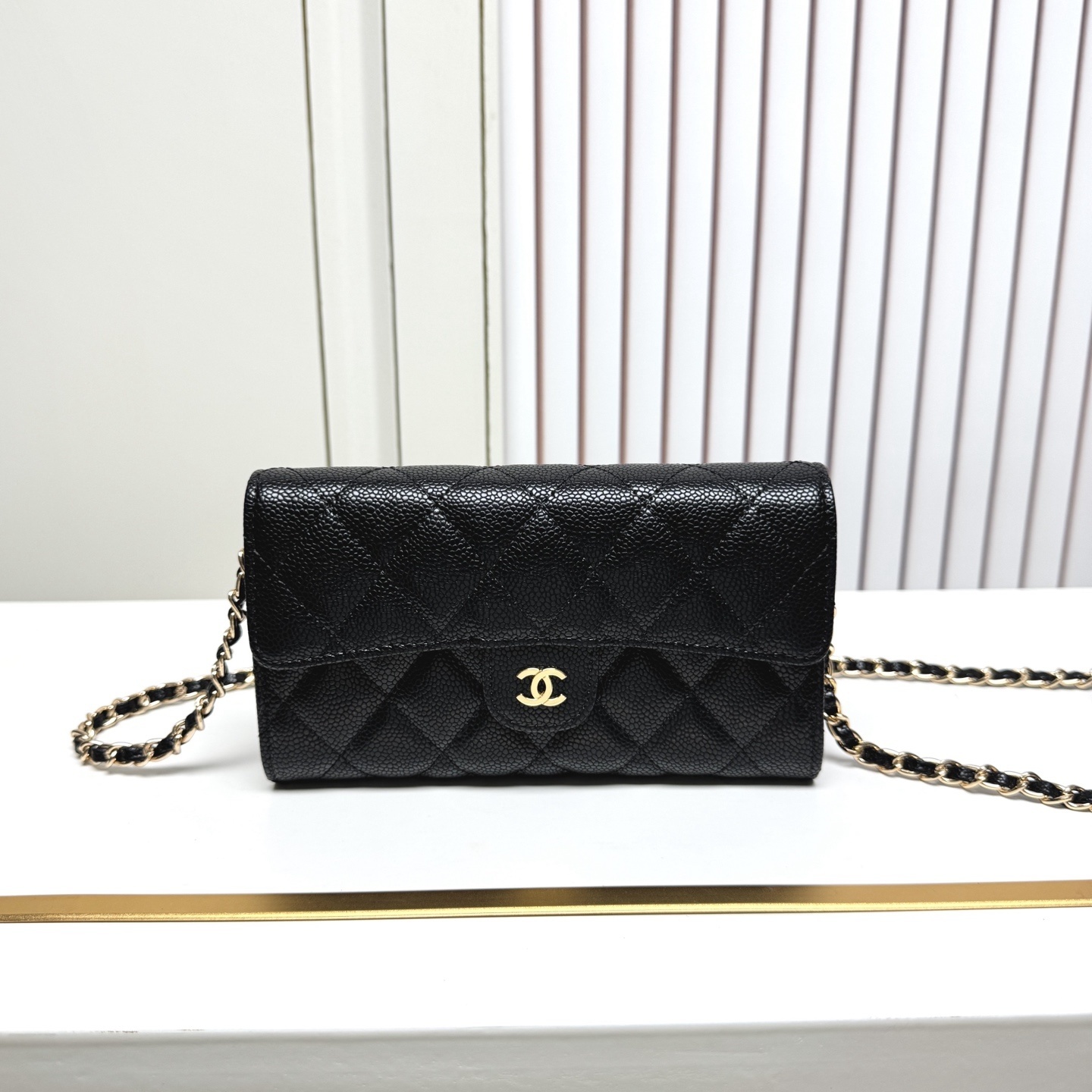 シャネル チェーンショルダー斜めがけミニバッグ｜クラシックダイヤモンドキルト×ダブルCロゴ｜ファッション界の誇りが生む女性の憧れ