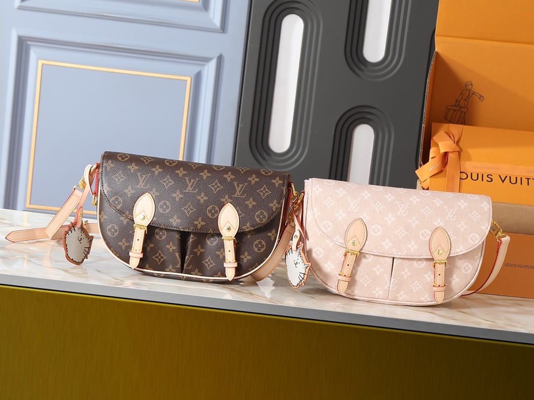 LV エスケープ ハンドバッグ｜Travels With Grace Coddington シリーズ｜ミャウグラム柄×手描き猫モチーフ皮革装飾｜多WAY背携で叶える日常使い実用美