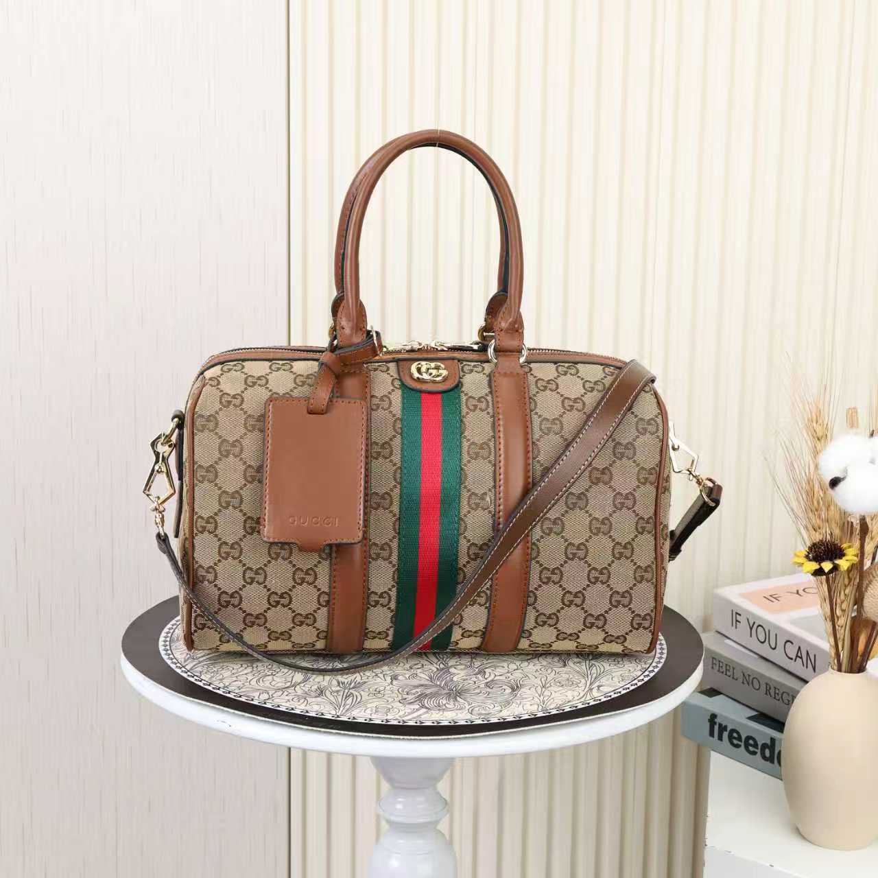グッチ Ophidia シリーズ ボストンバッグ｜GGキャンバス×金調双Gロゴ｜クラシック配色（アーモンドキャンバス/ブラウン）で叶える旅と日常の実用美