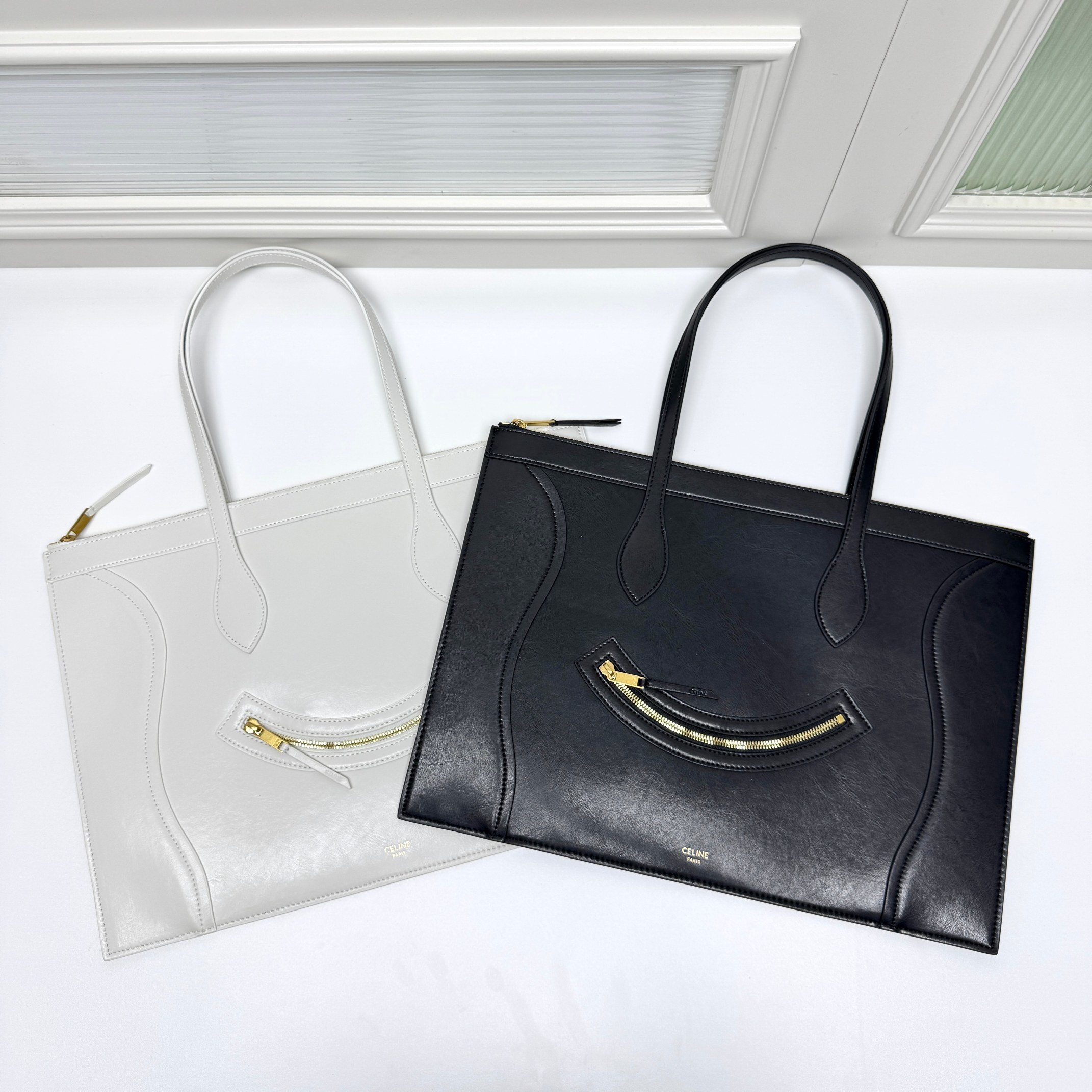 セリーヌ 2026春夏新作 Smile Bag（スマイルバッグ）復刻It Bag×超薄Flat Cabas｜Michael Riderデザイン 笑脸の進化