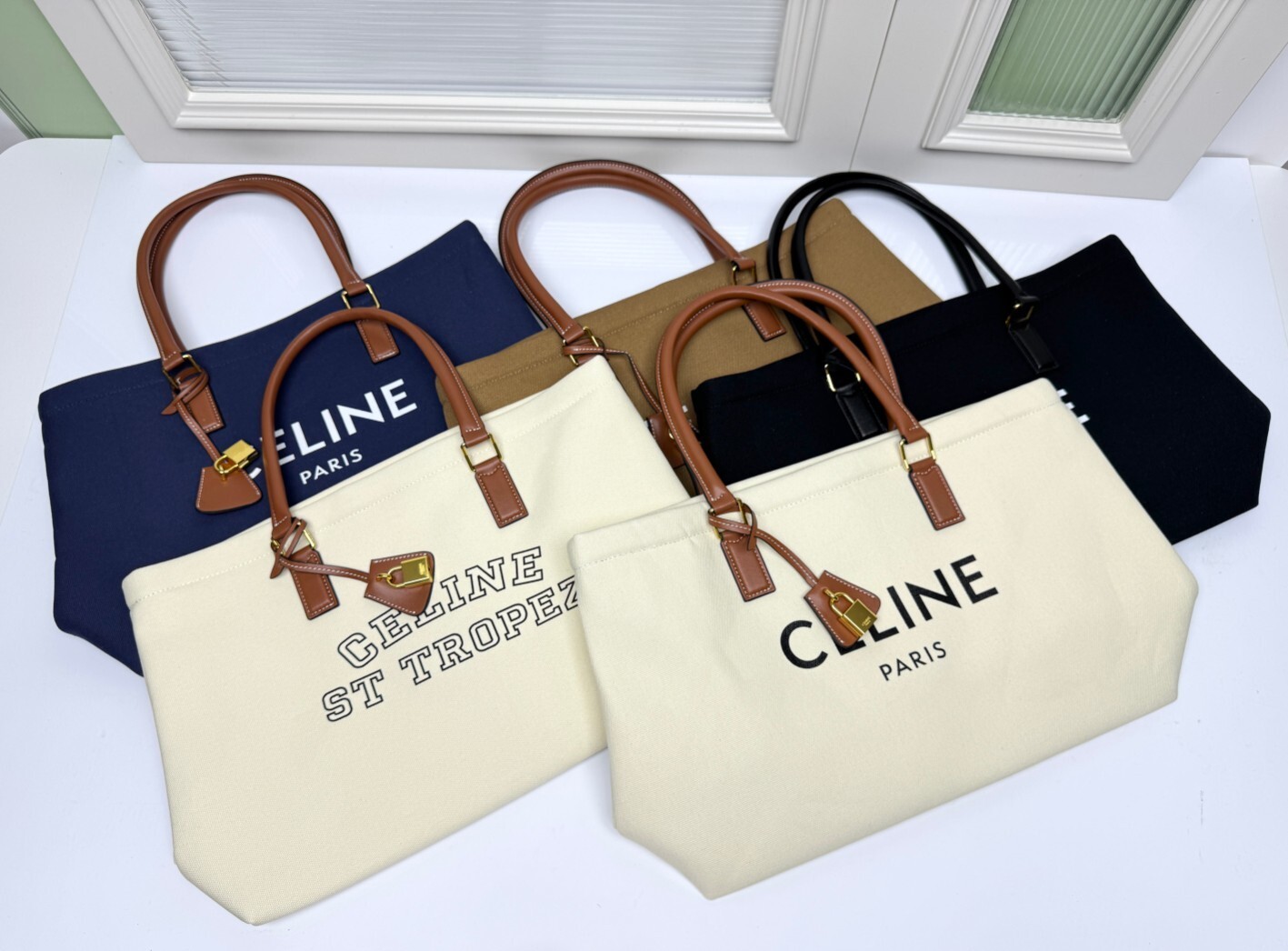 セリーヌ CABAS CELINE 横型トートバッグ｜プリントキャンバス×小牛革（46%綿+54%牛革）｜肩背/手提｜内側ジッパーポケット