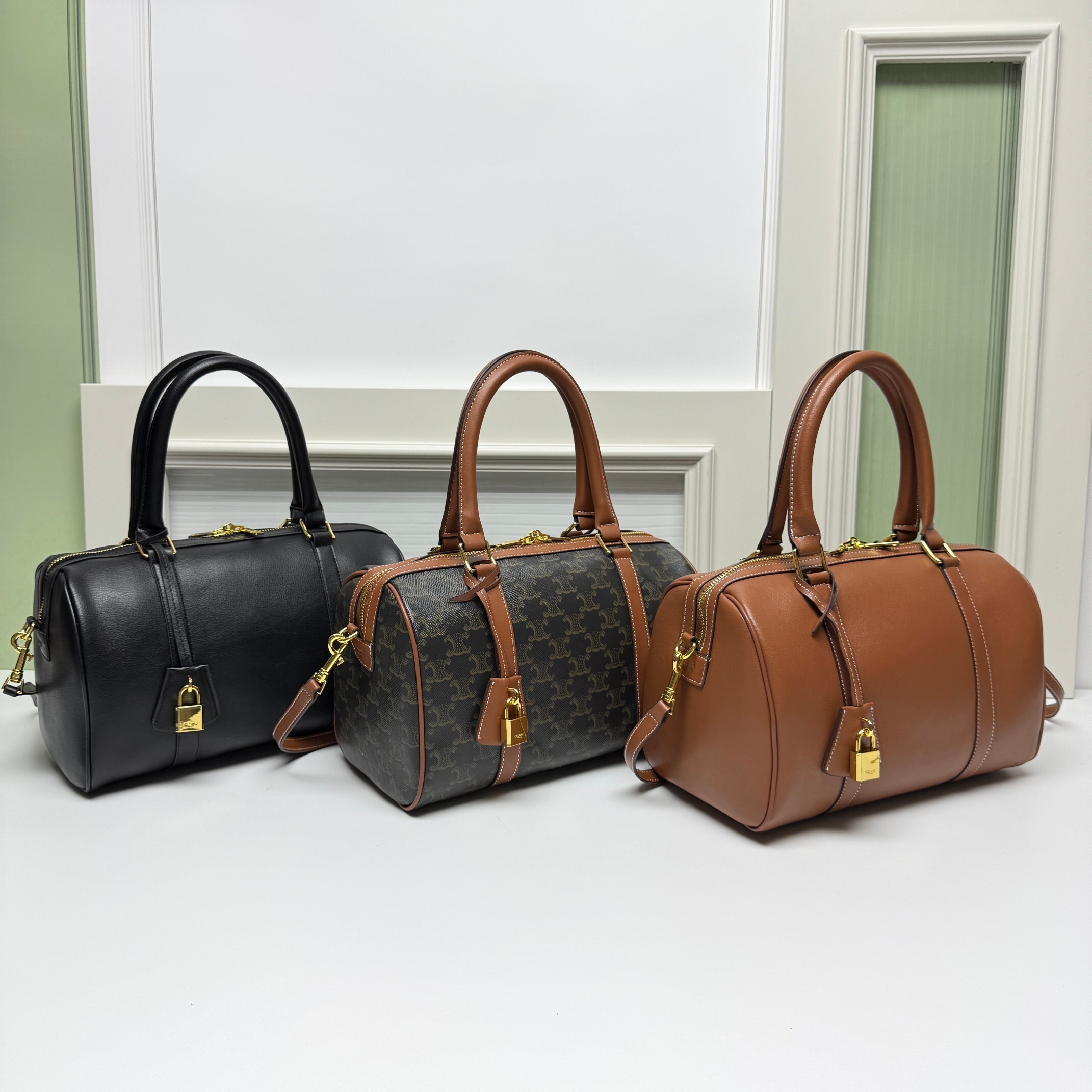 セリーヌ TRIOMPHE ボストンバッグ｜爆売れ中｜レトロ凱旋門プリント×シンプル流麗ライン｜Old Schoolの高級感｜31×18×16cm｜一瞬で惹きつける旅行バッグ