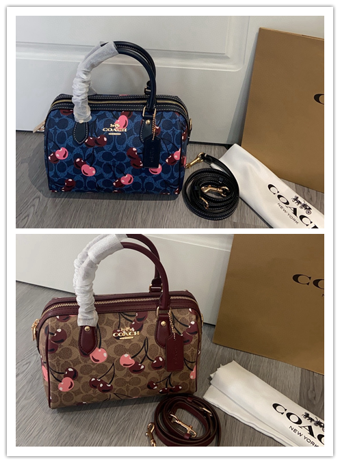 コーチ 2月新作 CY692 Teri シリーズ ボストンクッションショルダー｜車厘子＆苺 フルーツプリント｜24.5×15×7cm｜斜め掛け・脇下掛け2WAY｜新色入荷・可愛い雰囲気満載