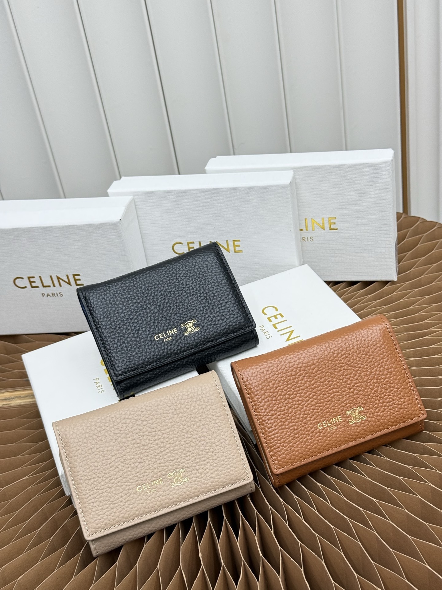 CELINE グラビュールカーフ 多機能財布｜スナップ留め 4カードスロット＆ジッパーコインポーチ付き ゴールドトリム 全3色