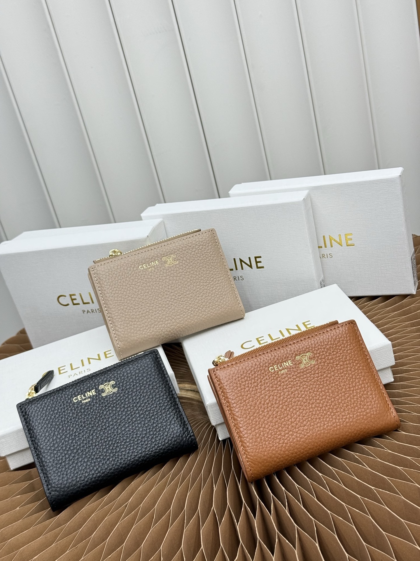CELINE グラビュールカーフ 多機能財布｜スナップ留め 4カードスロット＆ジッパーコインポーチ付き ゴールドトリム 全3色