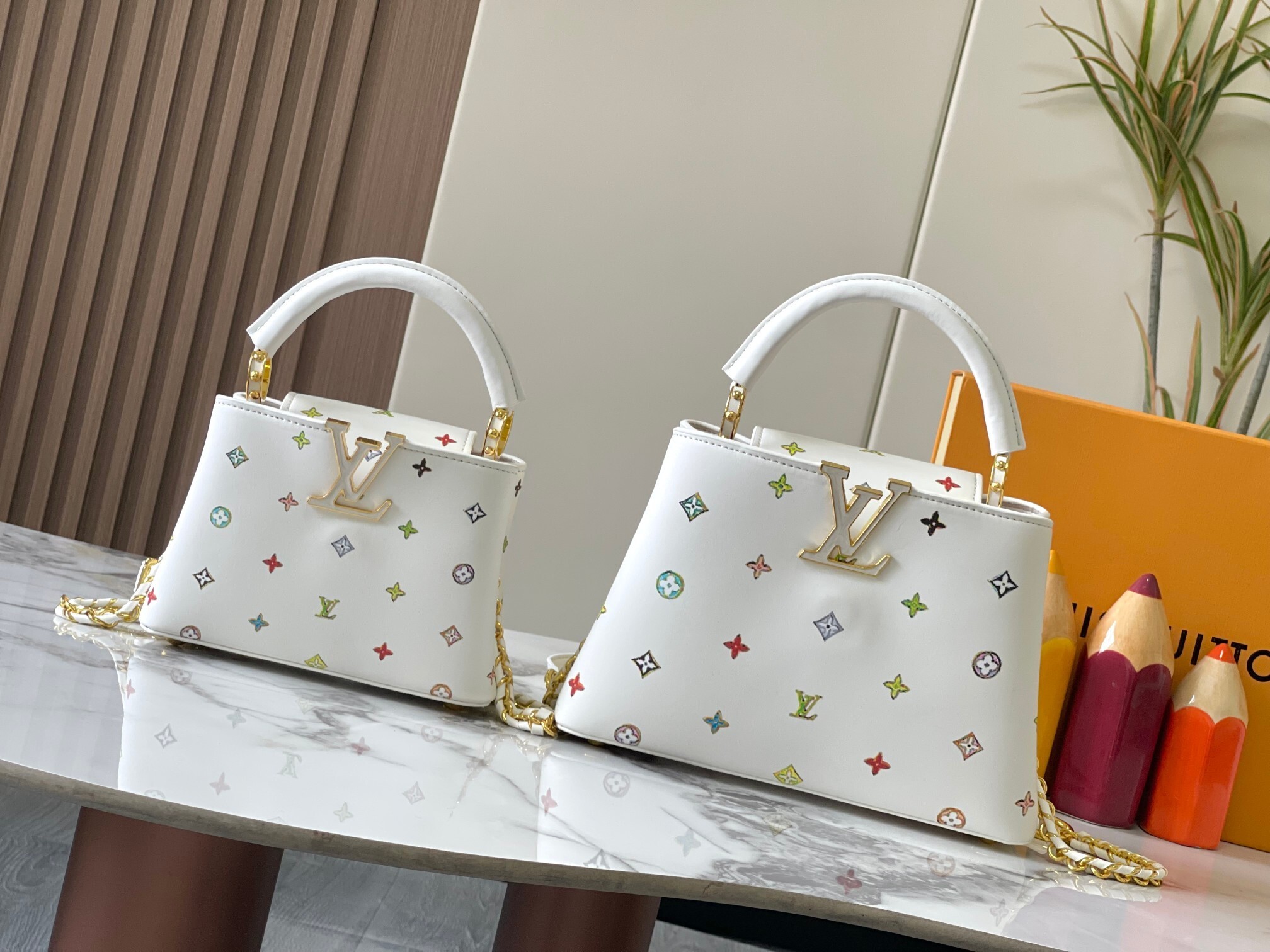 LOUIS VUITTON カプシーヌ BB ホワイト プレーングラフィティ ハンドバッグ