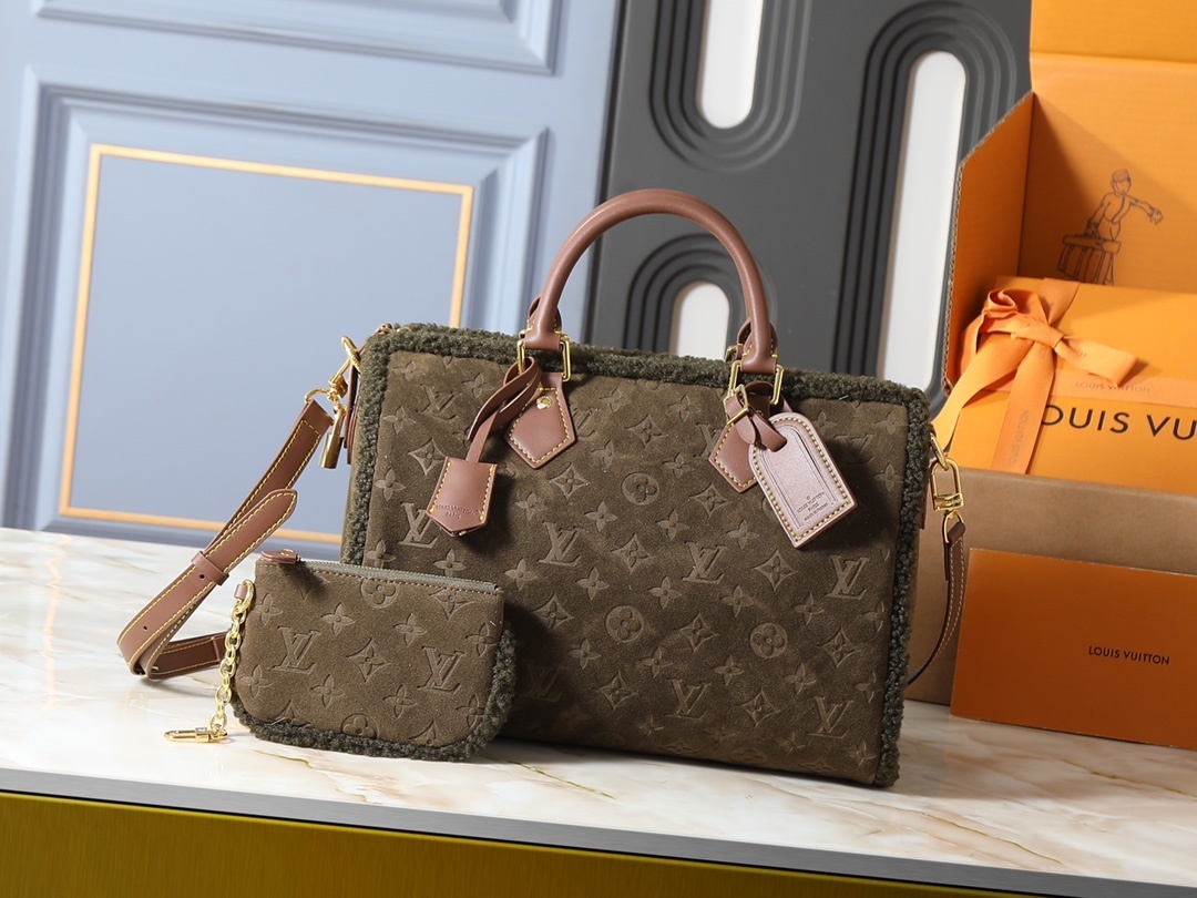 ルイ・ヴィトン Speedy P89 スエードシープファーズキルト 30 バッグ：冬の奇跡を紡ぐクラシックの進化