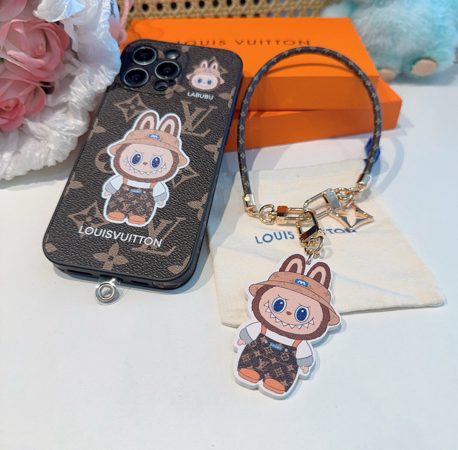 ルイ・ヴィトン × ラブブ オリジナルキーホルダーセット 革紐チェーン付き・全ての携帯電話ケースに対応・バッグ用オーナメント付き