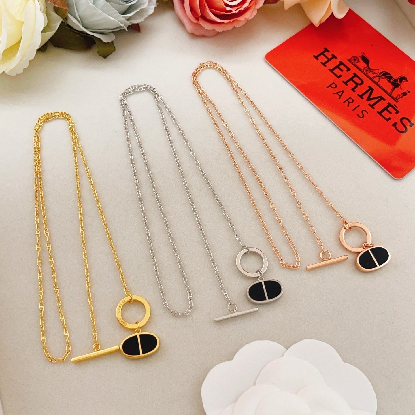 エルメス オアシス ネックレス 3色セット ブラックベゼル 真鍮製 豚鼻 ペンダント