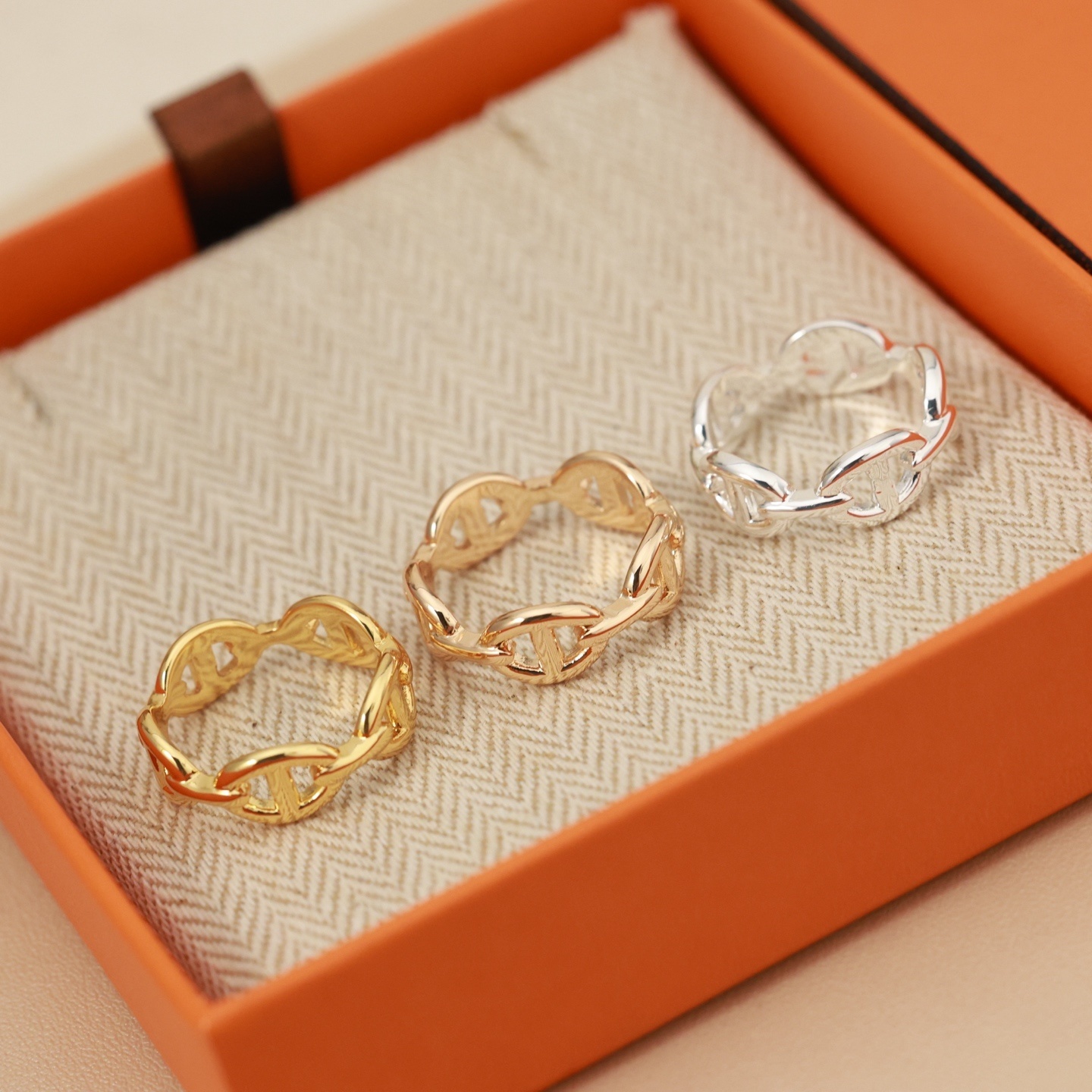 Hermès エルメス】ピッグノーズ リング ｜王道の定番モデル｜＆18Kメッキ加工｜指元の品格が瞬時にアップ