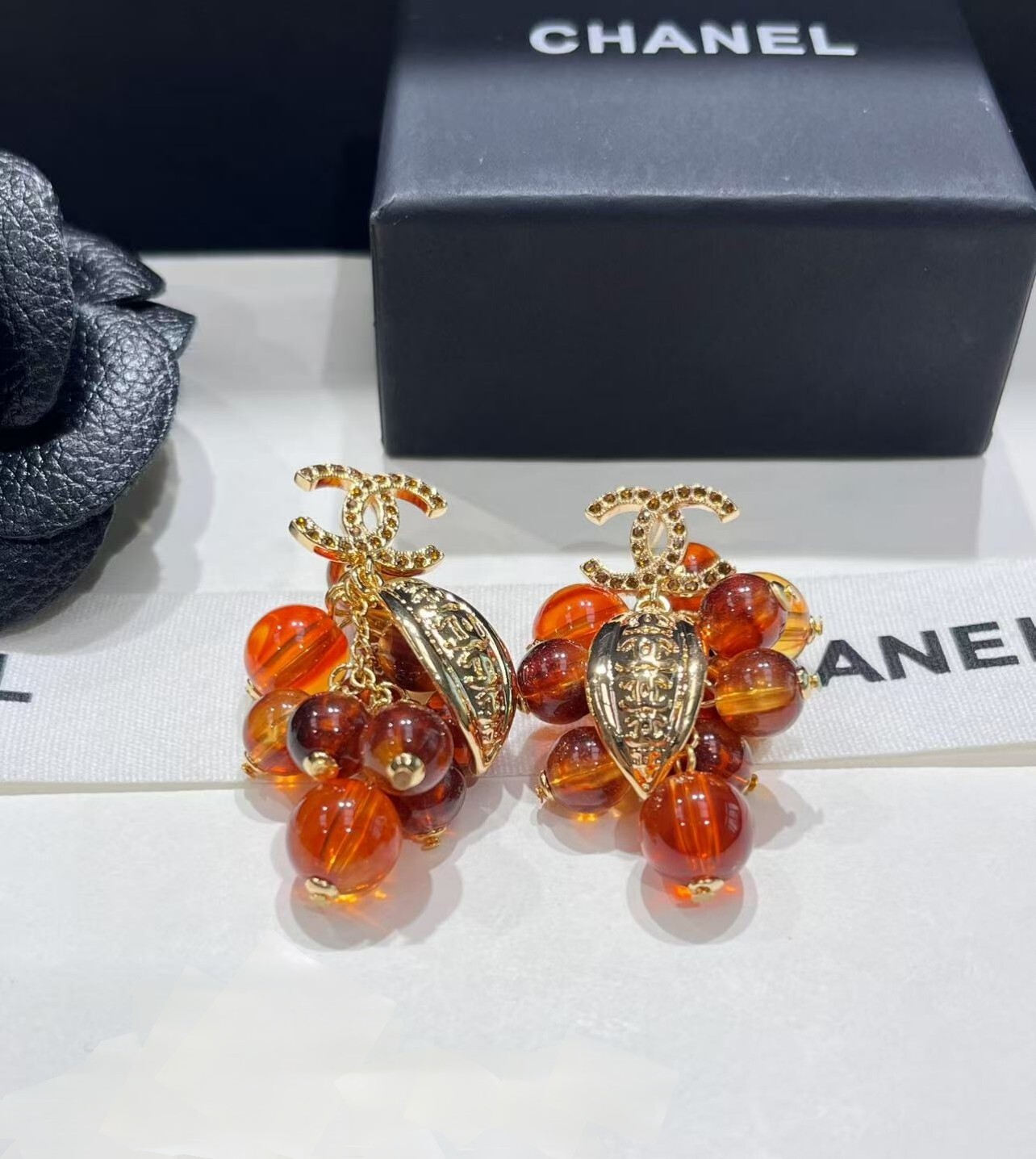 CHANEL 26A 新作 イヤリング | スモーキークォーツ ビーズ フルダイヤ ダブルC | ヴィンテージ ゴールド 三日月 ブラウン 高級 カスタム