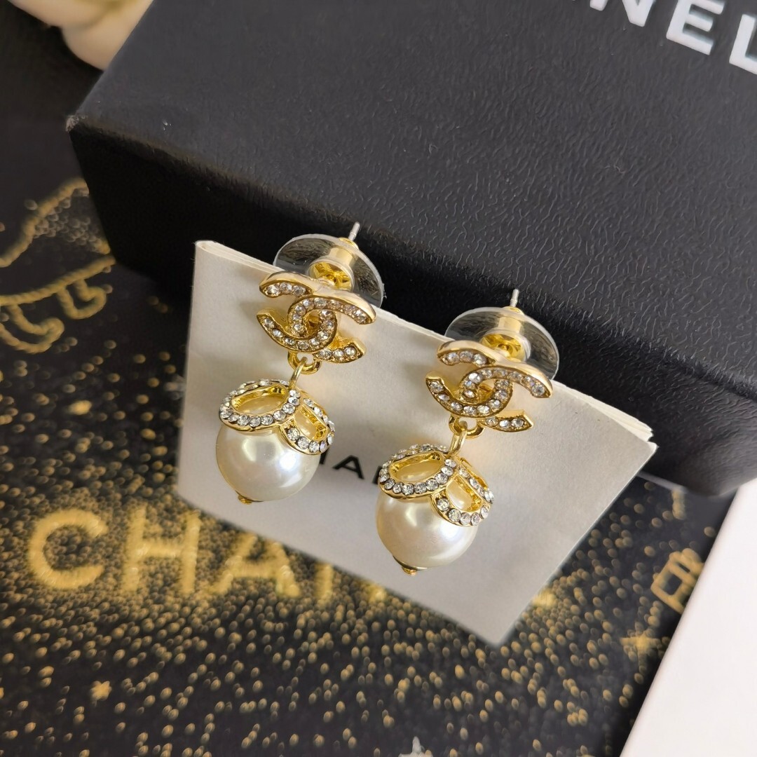CHANEL カメリア パール イヤリング | フルダイヤ ダブルC 花モチーフ | 高級 カスタム ブティッククオリティ レディース
