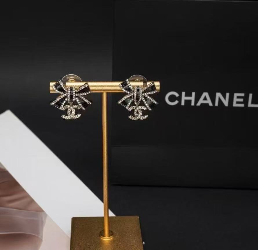CHANEL イヤリング | ブラックエナメル リボン ダブルC フルダイヤ | シャンパンゴールド ドロップ 上品 レディース おしゃれ